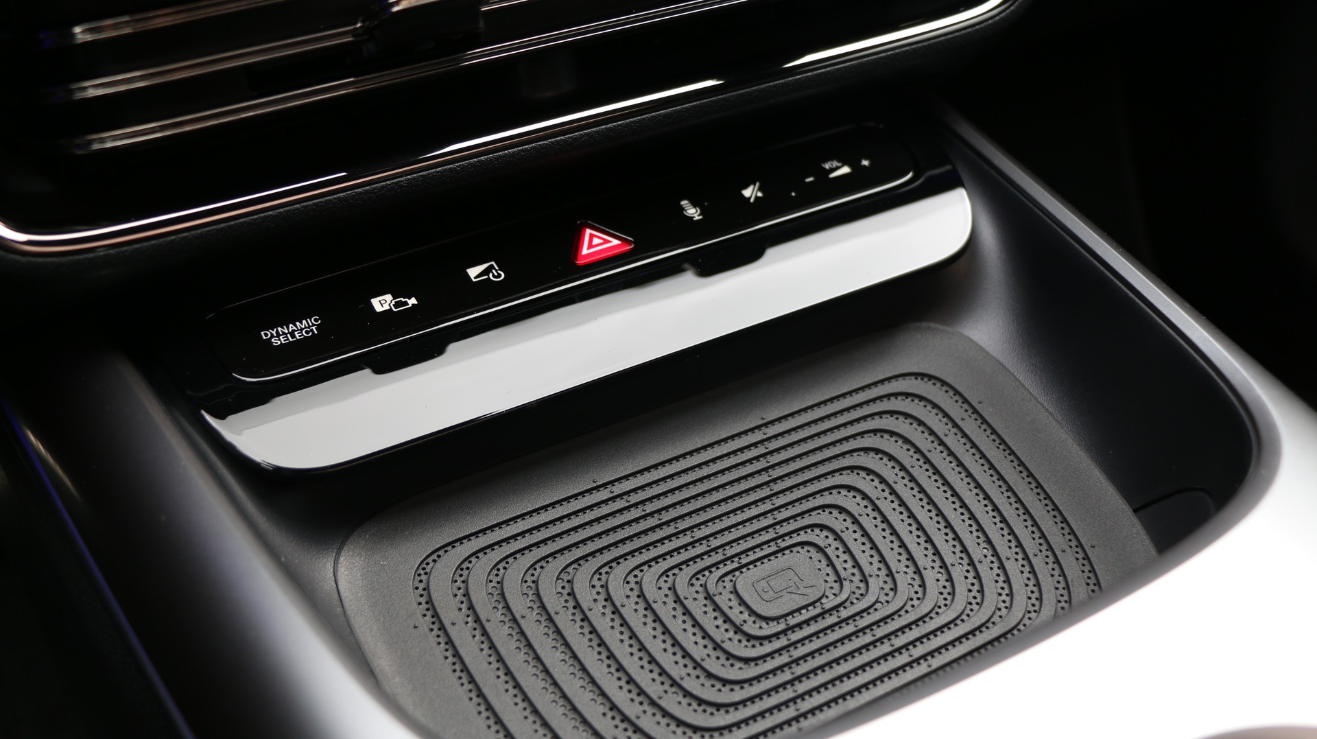 MERCEDES-BENZ CLA 220 8G-DCT 4Matic-image-15