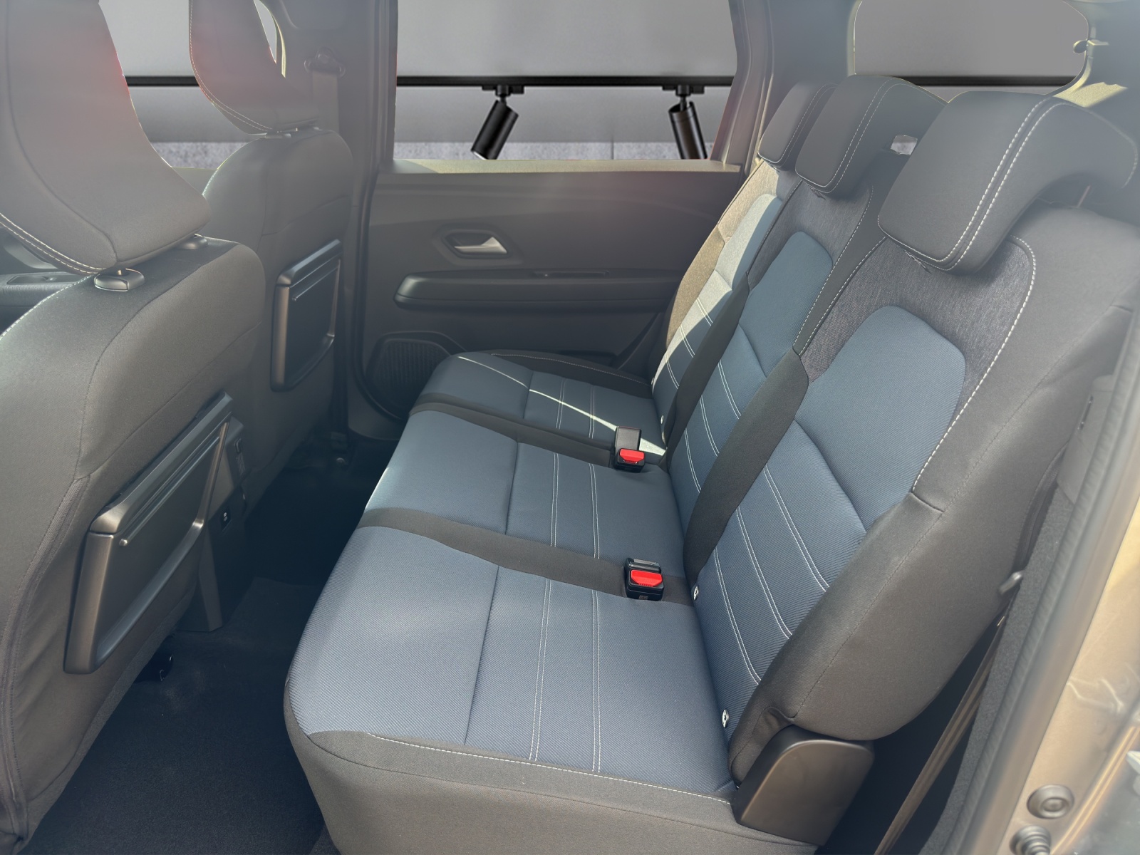 DACIA Jogger HEV 155 Journey-image-10