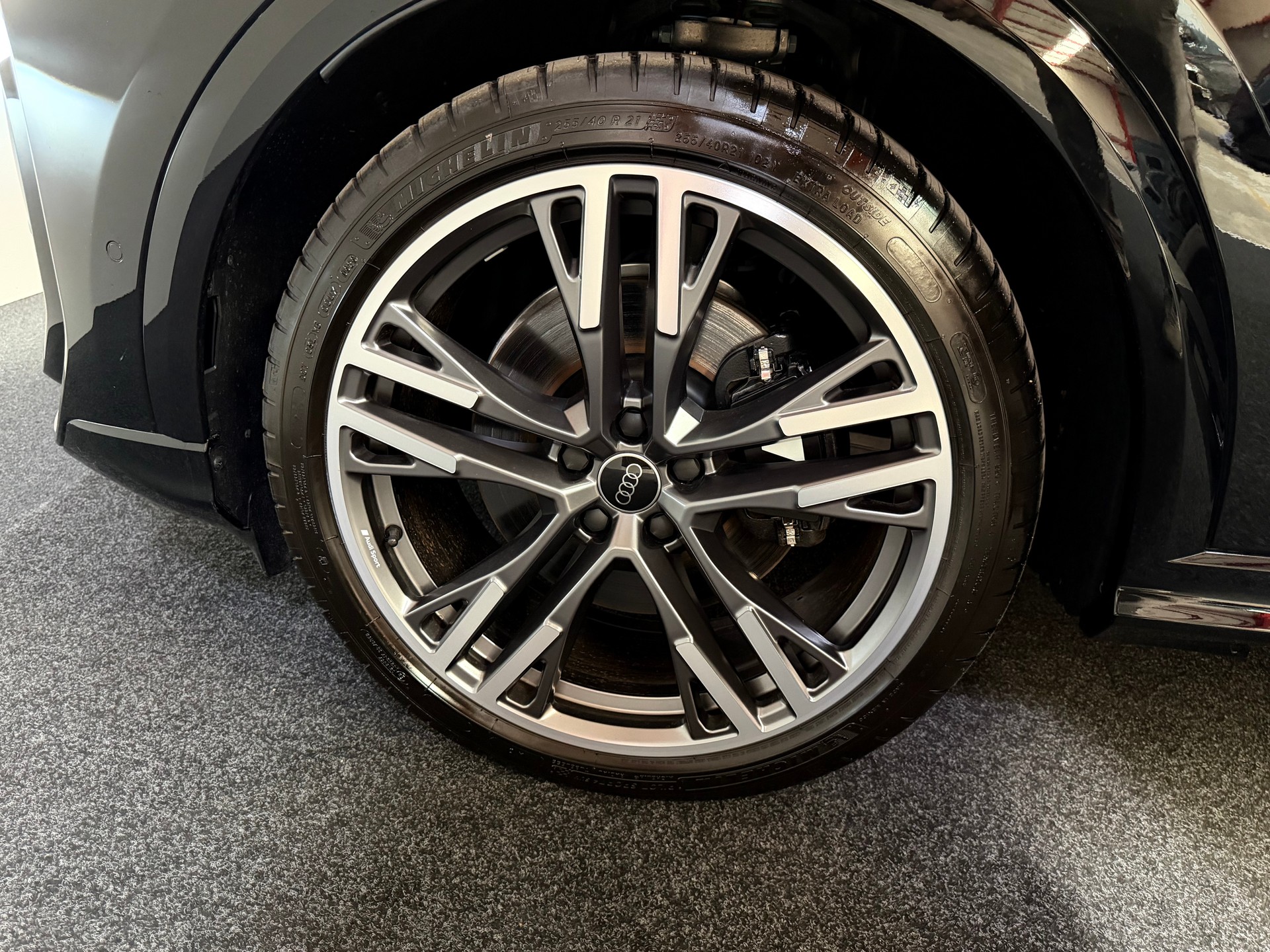 AUDI SQ5 TFSI quattro S-tronic-image-11