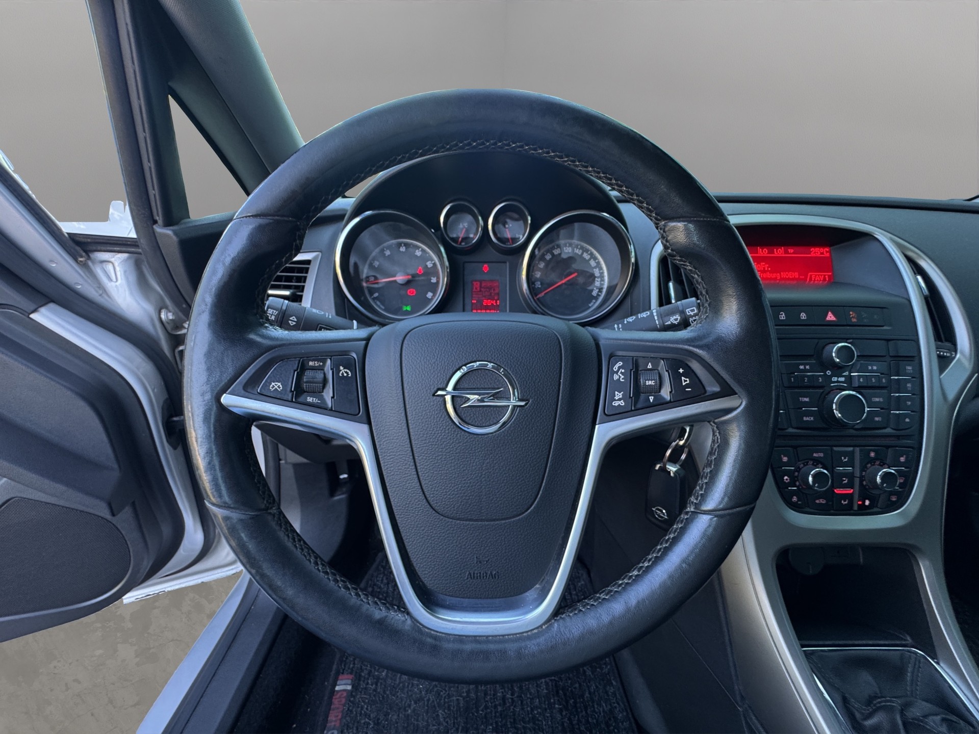 OPEL Astra SportsTourer 1.4i 16V Turbo Sport-image-9