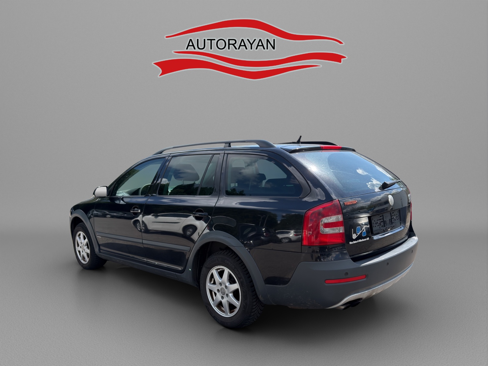 SKODA Octavia Scout 2.0 FSI 4x4-image-5