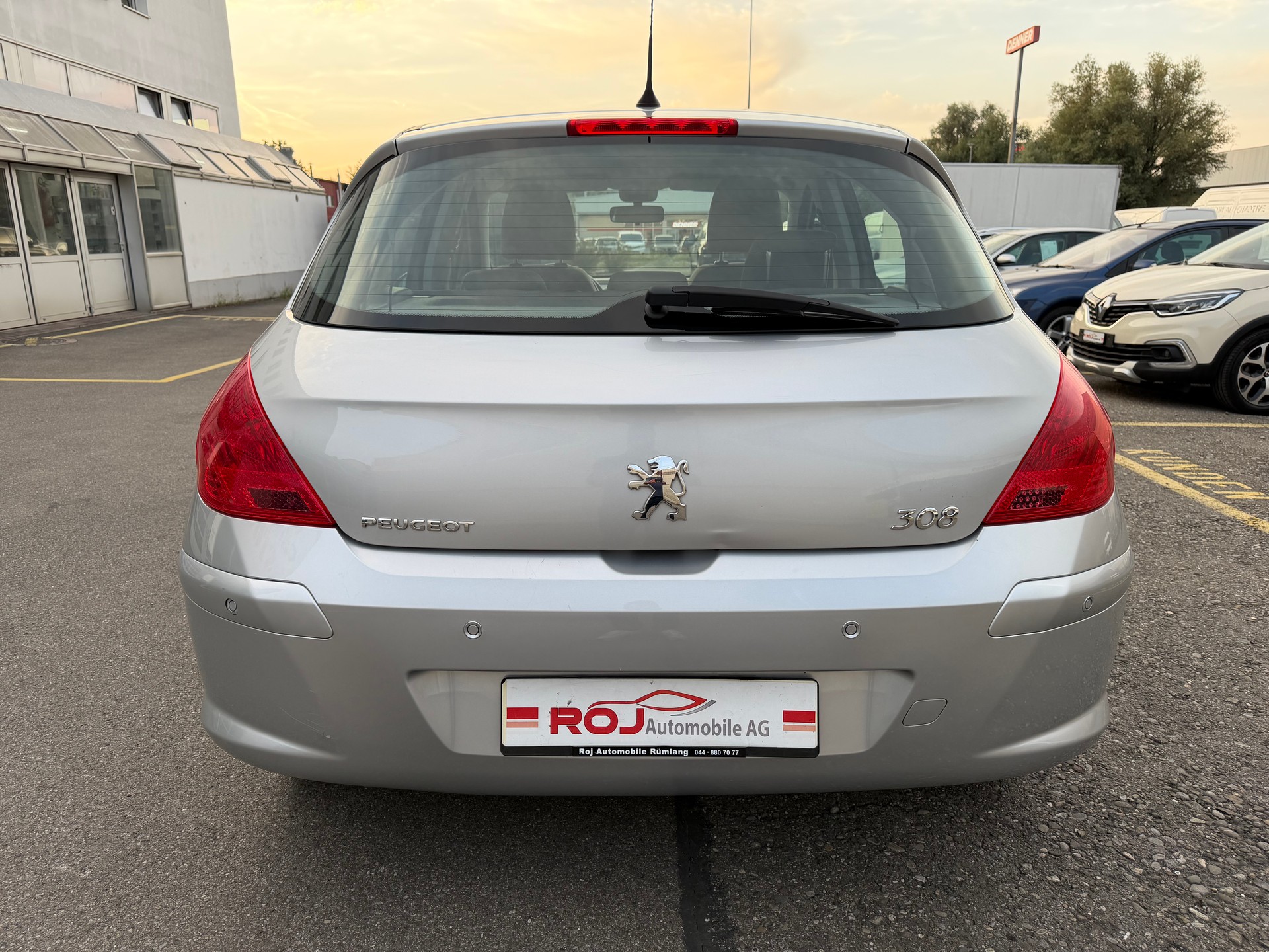 PEUGEOT 308 1.6 16V VTI Sport Automatic-image-5