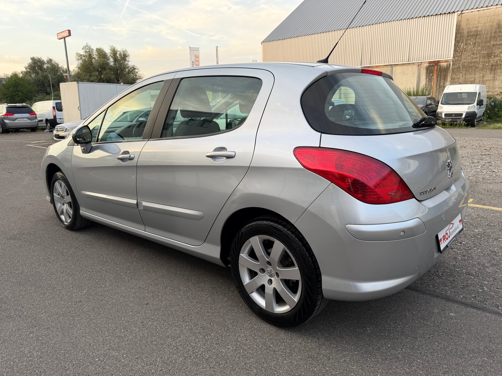 PEUGEOT 308 1.6 16V VTI Sport Automatic-image-6