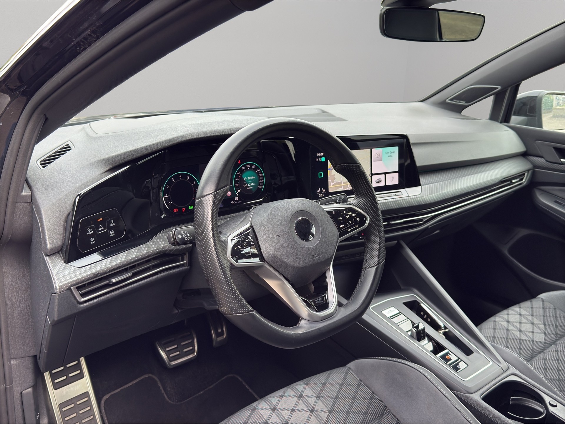 VW Golf 1.5 eTSI mHEV ACT R-Line DSG-image-9