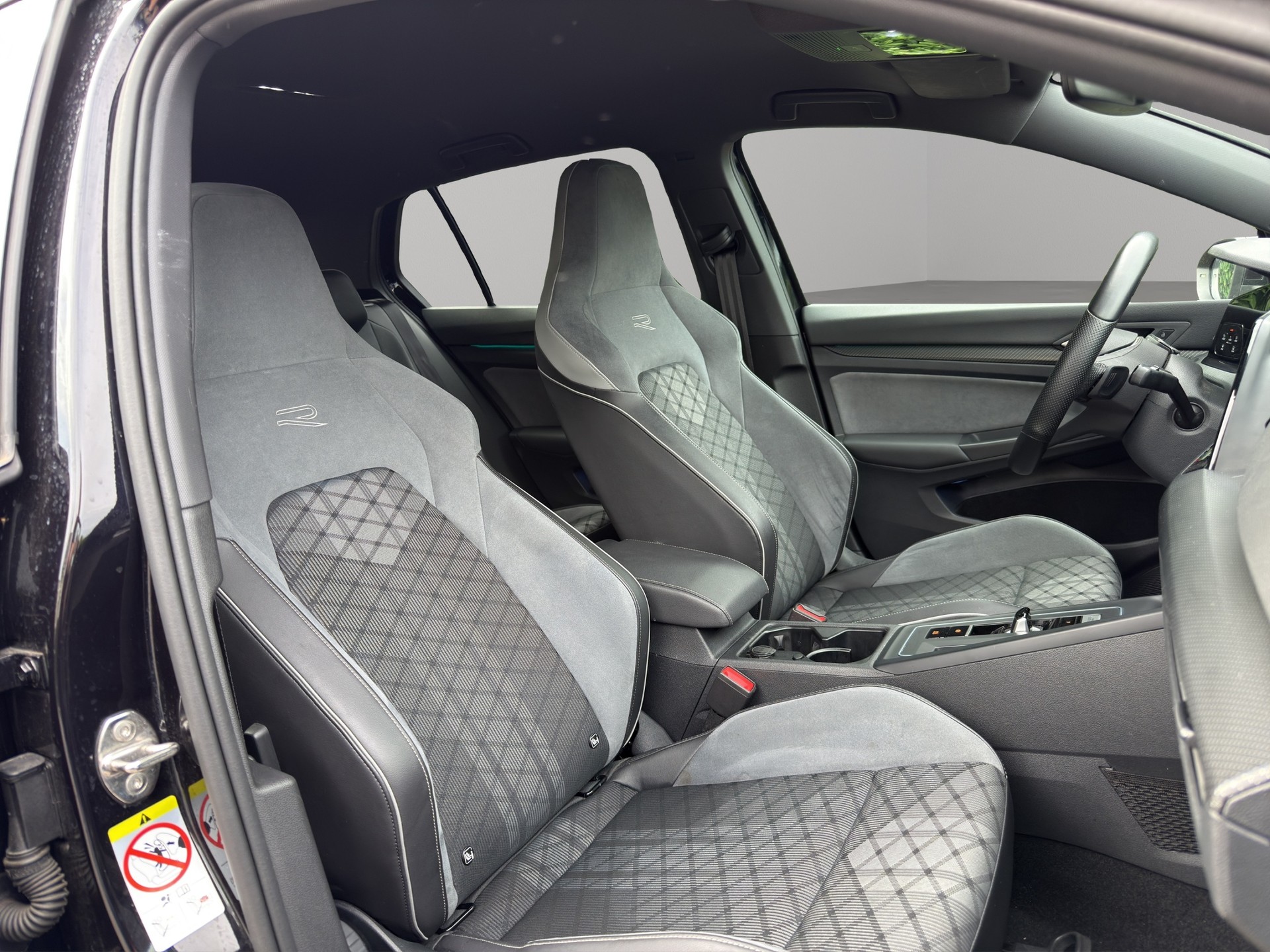 VW Golf 1.5 eTSI mHEV ACT R-Line DSG-image-15