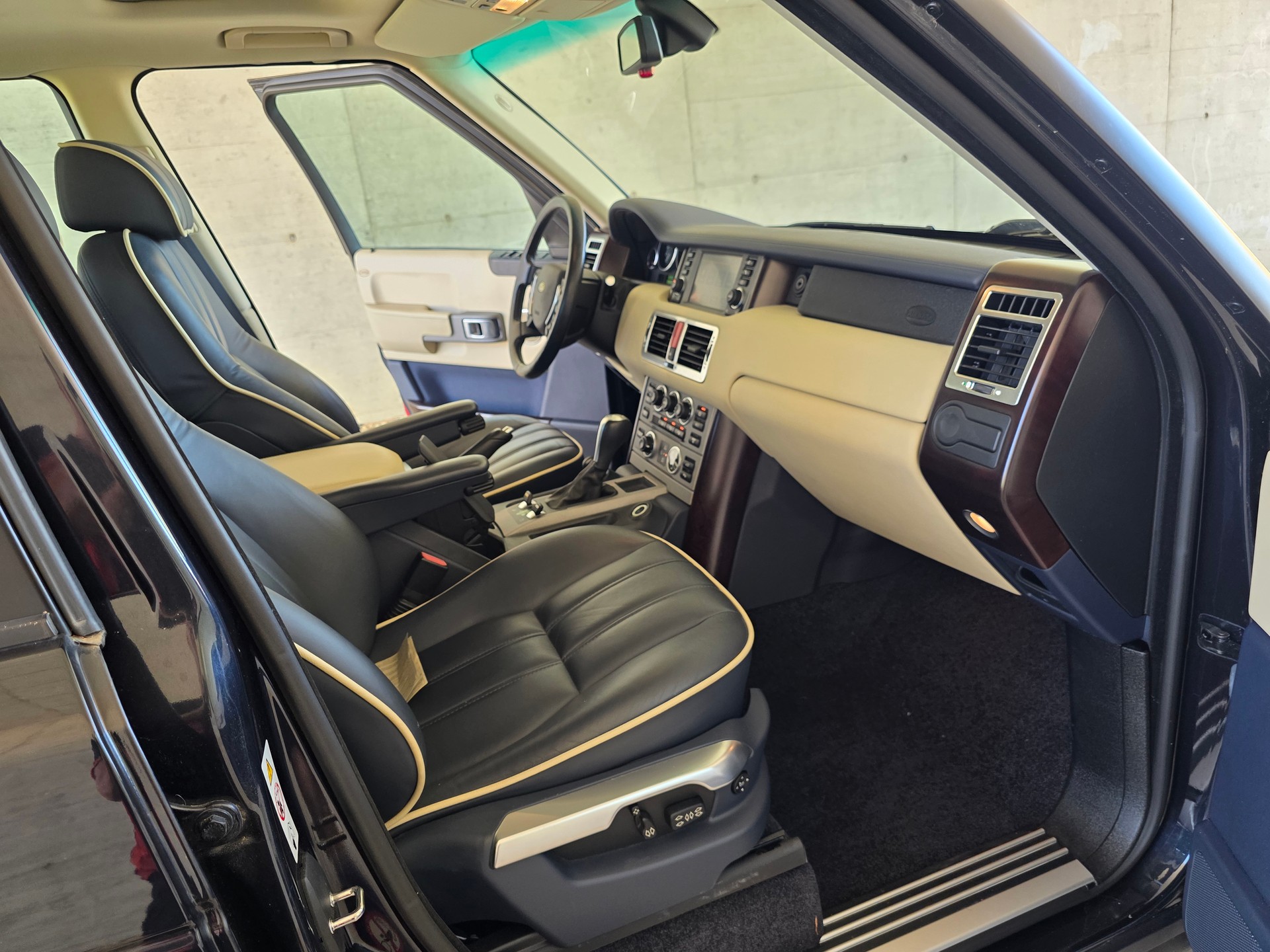 LAND ROVER Range Rover 4.4 V8 Vogue Westminster Automatic-image-10