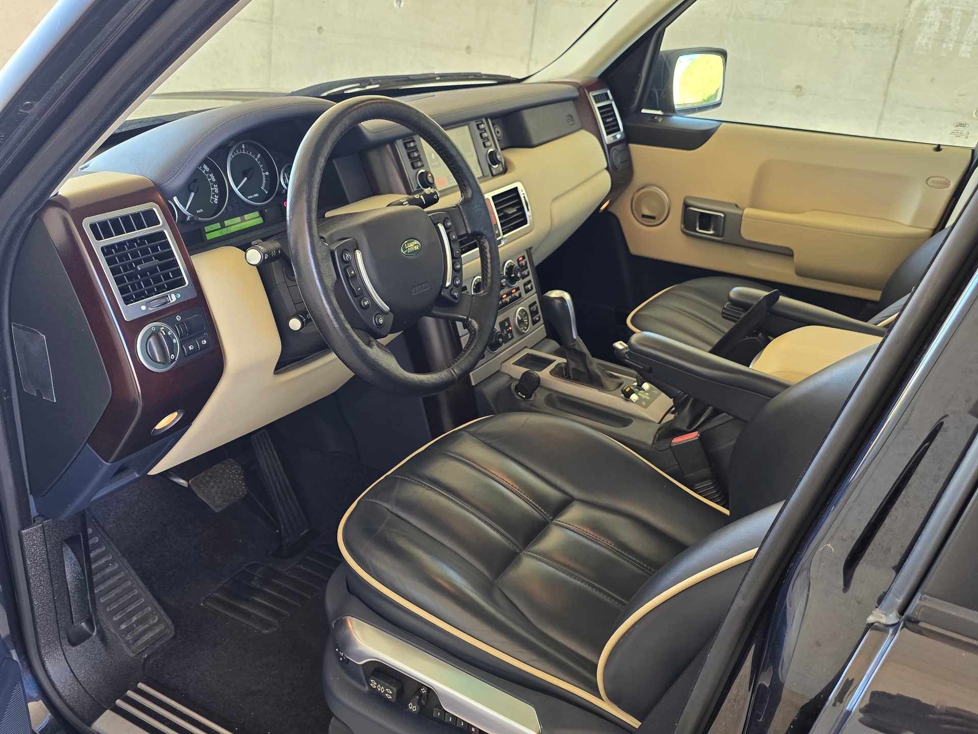 LAND ROVER Range Rover 4.4 V8 Vogue Westminster Automatic-image-6