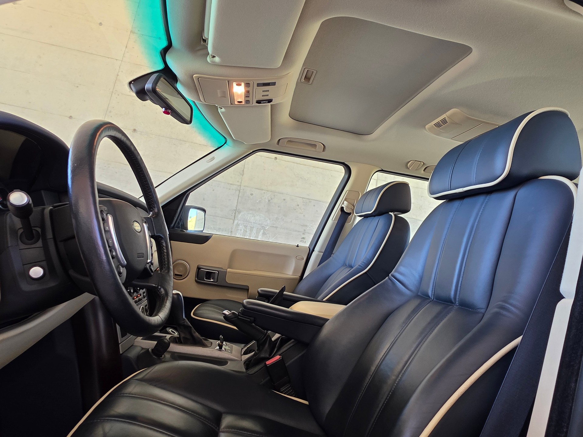 LAND ROVER Range Rover 4.4 V8 Vogue Westminster Automatic-image-9