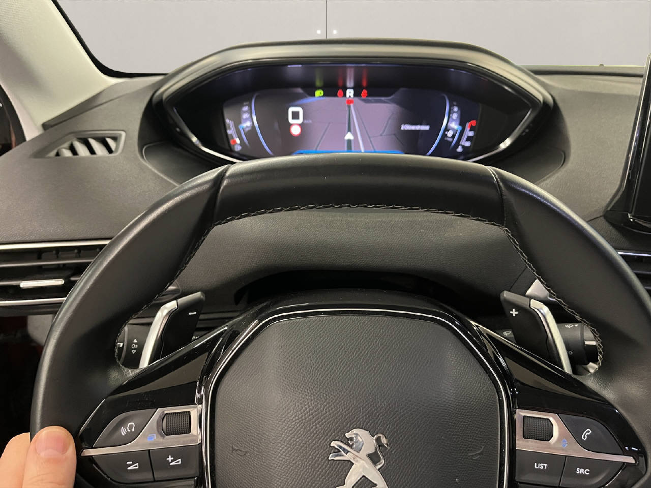 PEUGEOT 5008 1.2 PureTech Allure Pack-image-9