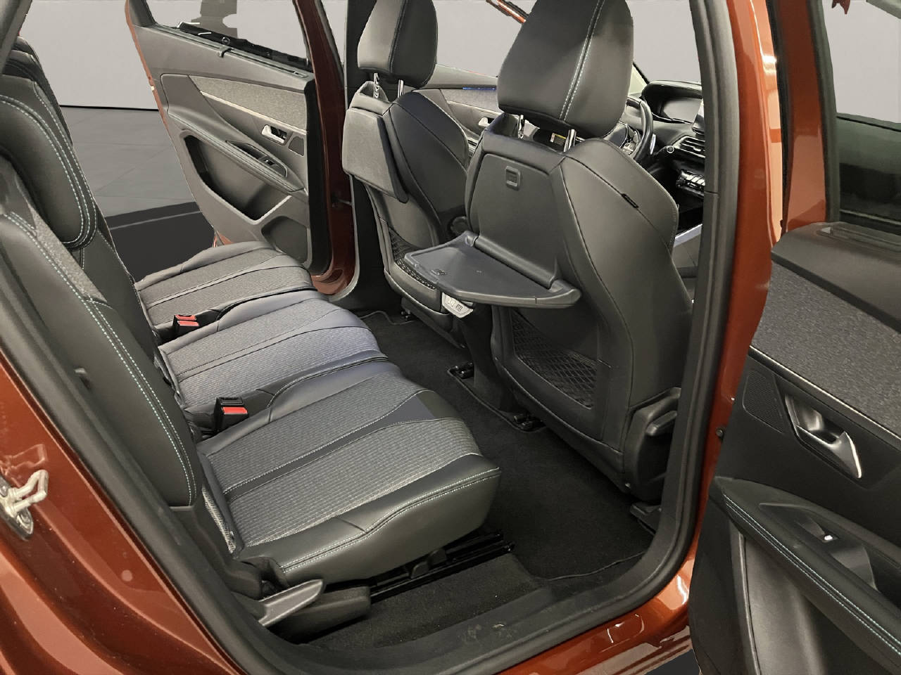 PEUGEOT 5008 1.2 PureTech Allure Pack-image-12