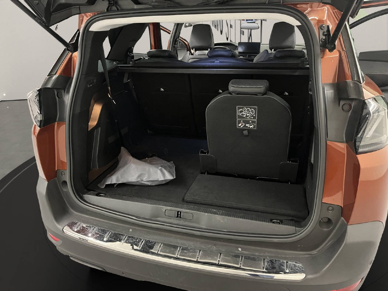 PEUGEOT 5008 1.2 PureTech Allure Pack-image-13