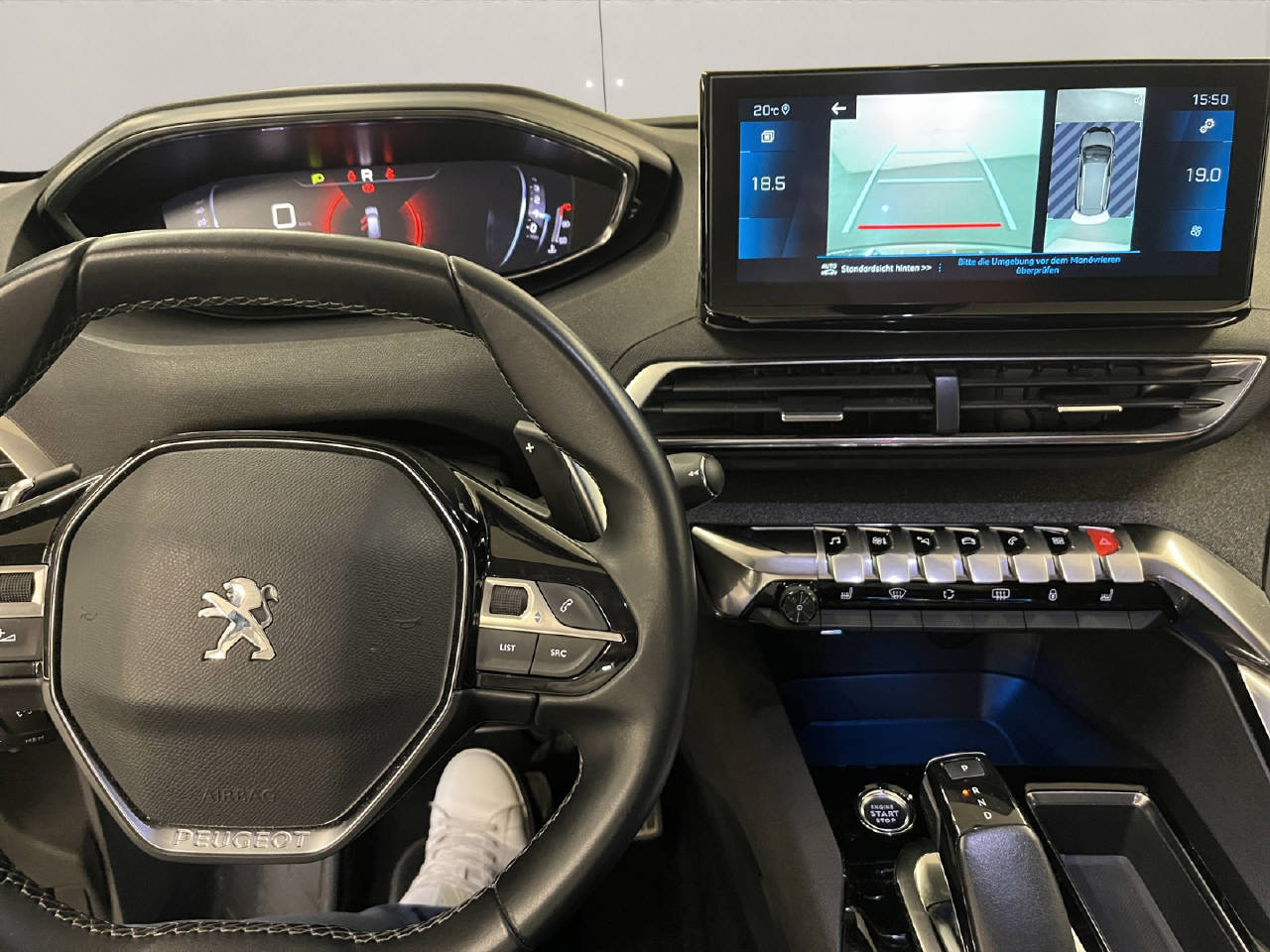 PEUGEOT 5008 1.2 PureTech Allure Pack-image-8