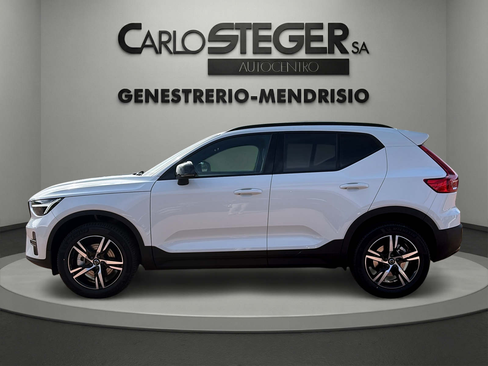 VOLVO XC40 B3 Benzin Mild Hybrid Plus Dark DCT-showroom-element-3