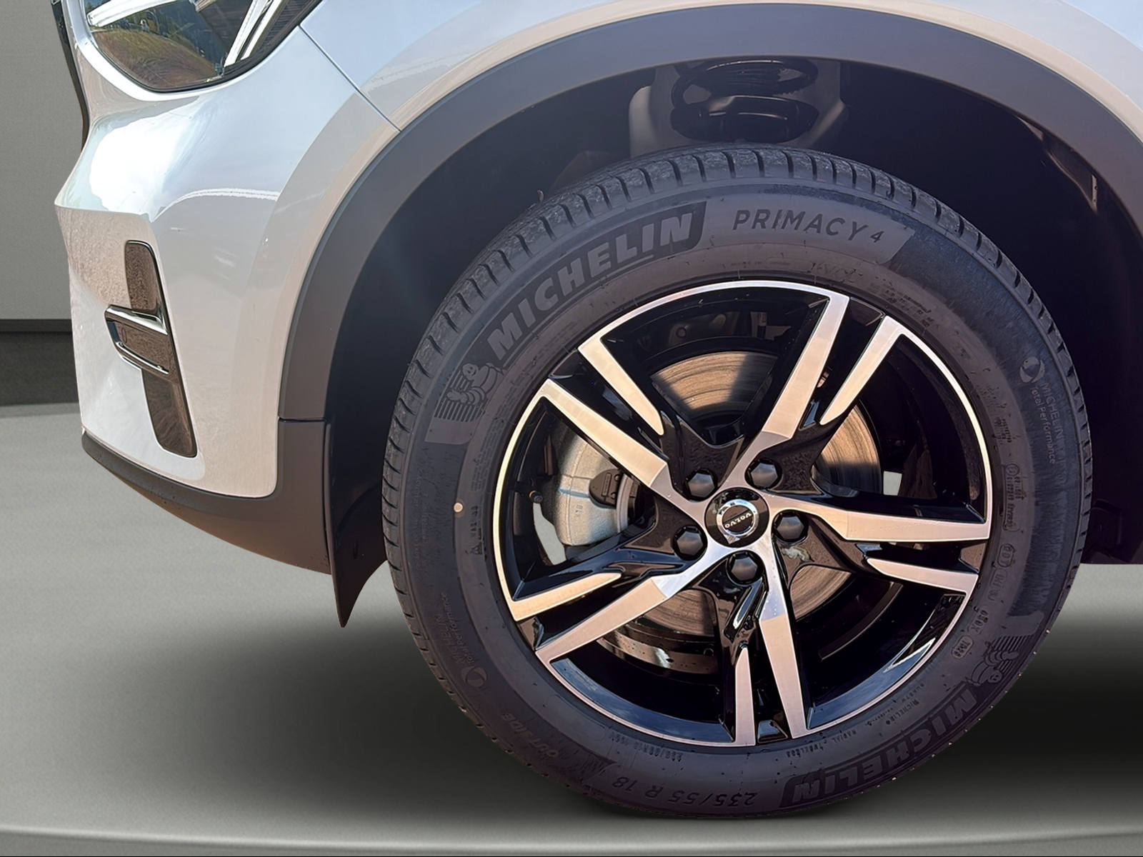 VOLVO XC40 B3 Benzin Mild Hybrid Plus Dark DCT-showroom-element-2