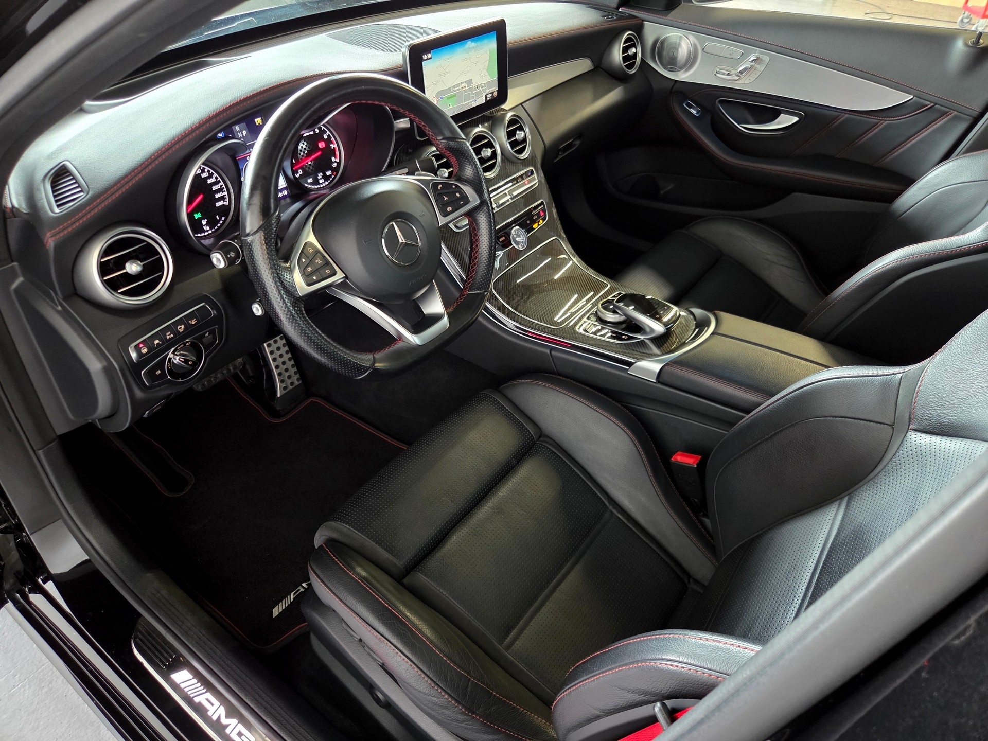 MERCEDES-BENZ C 43 AMG 4matic Kombi-showroom-element-3