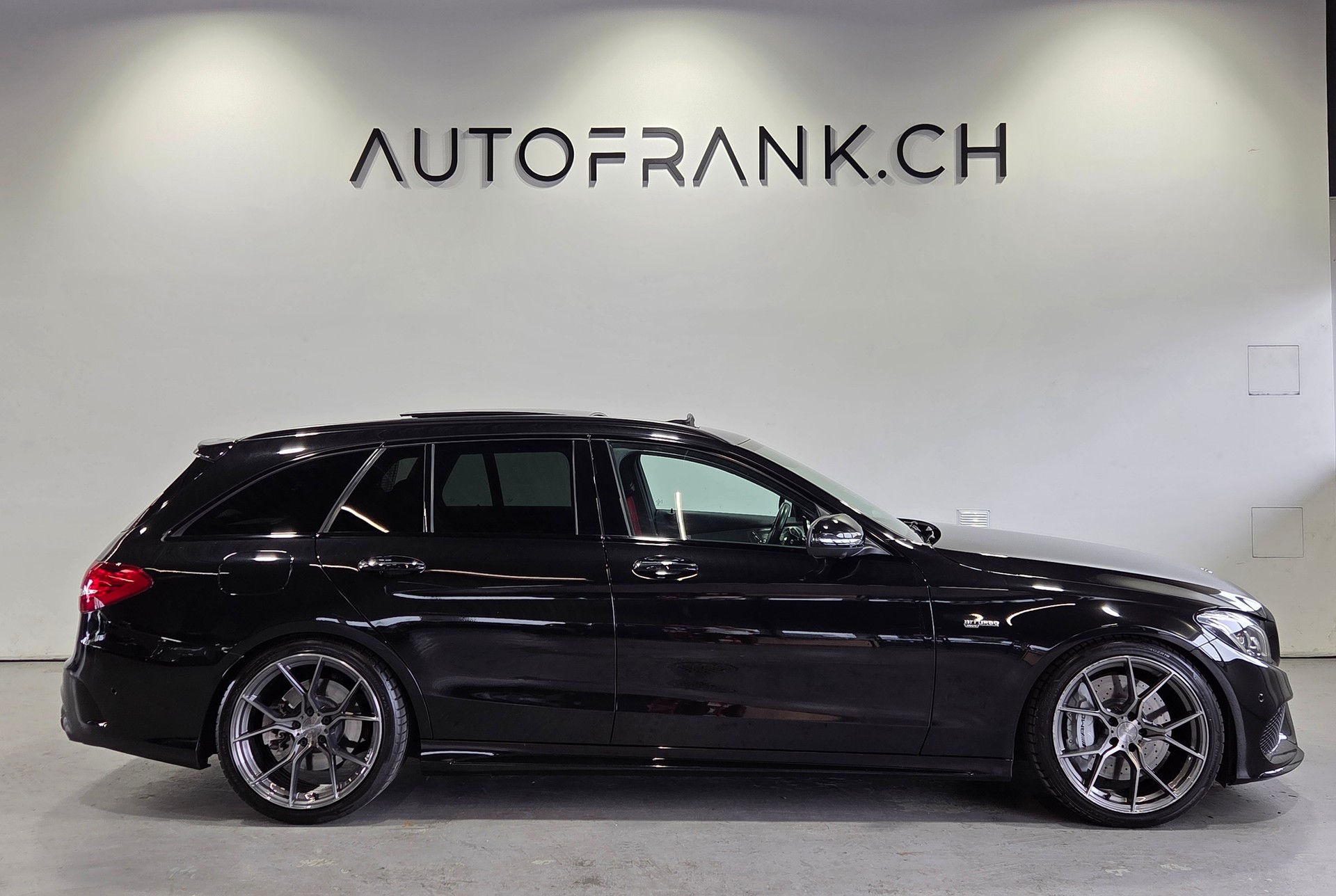 MERCEDES-BENZ C 43 AMG 4matic Kombi-showroom-element-1