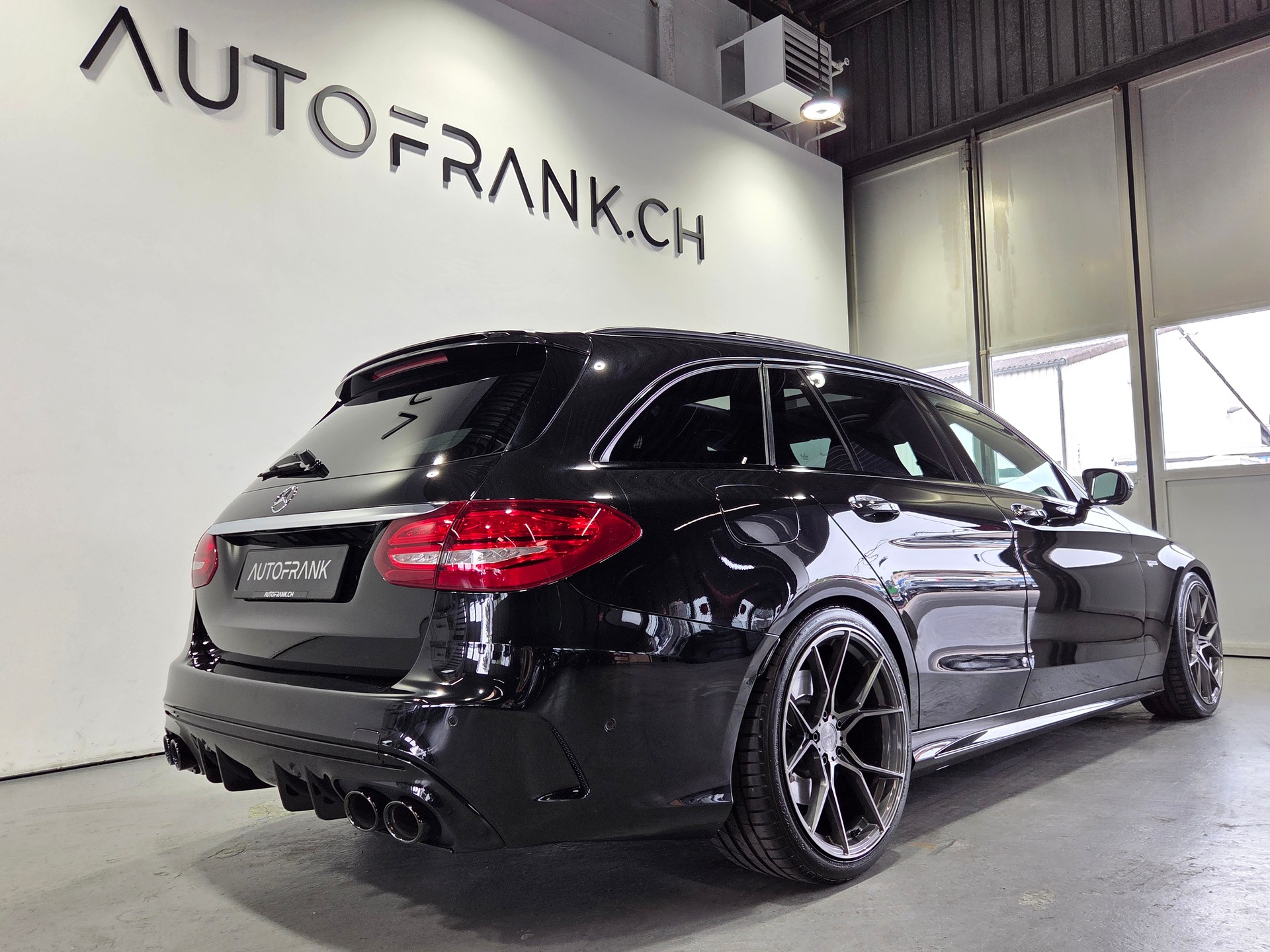 MERCEDES-BENZ C 43 AMG 4matic Kombi-showroom-element-2