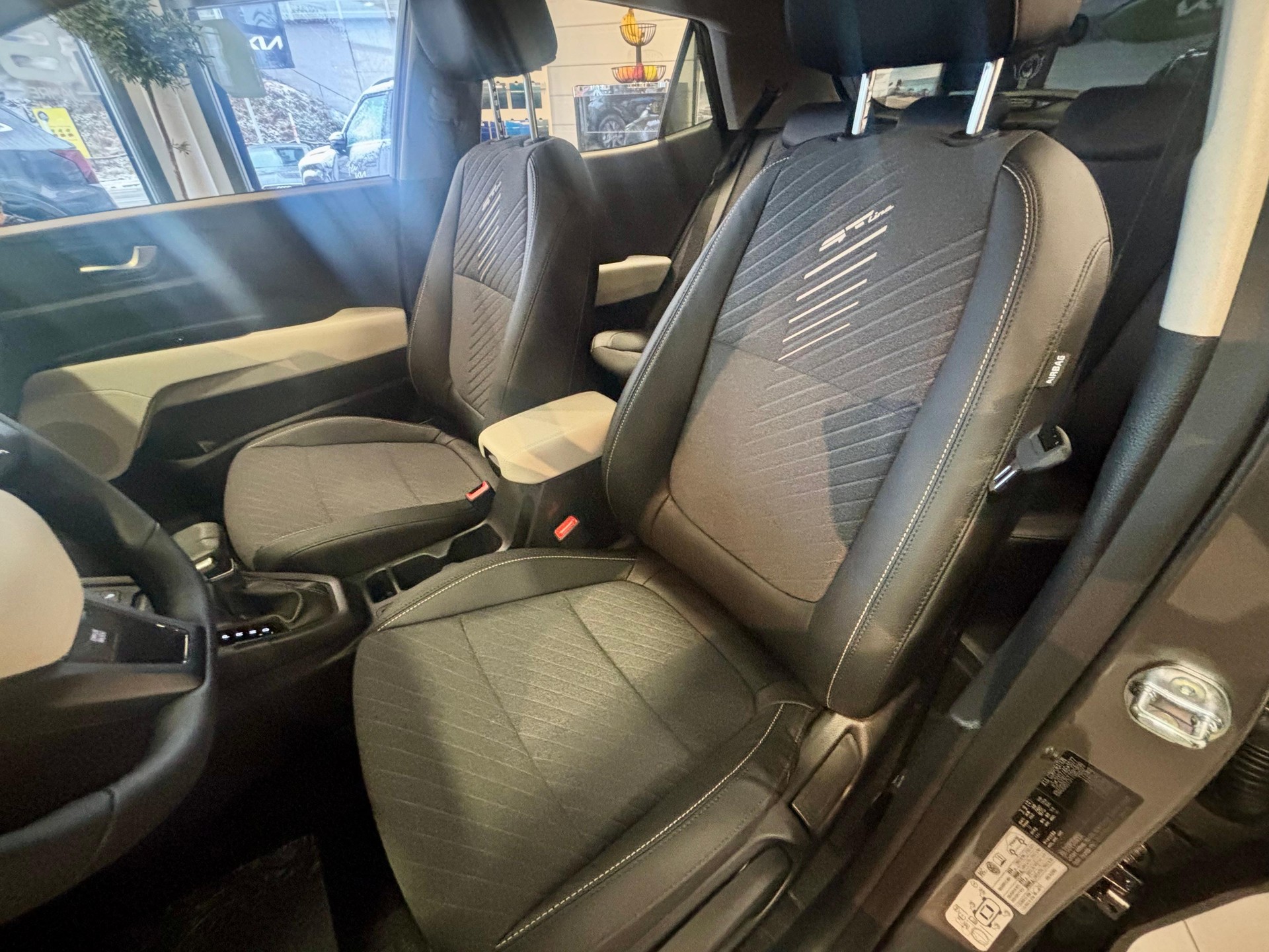 KIA Stonic 1.0 T-GDi MHEV GT-Line-image-8