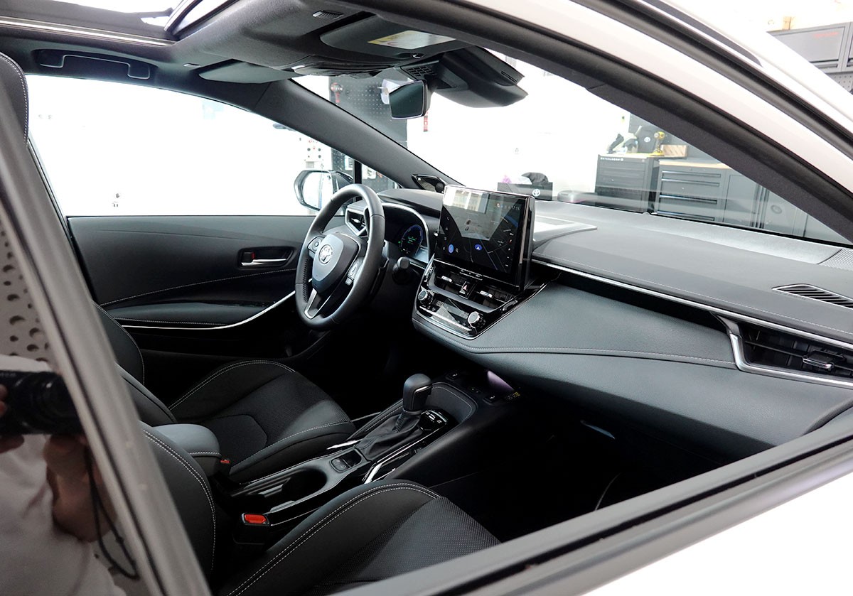 TOYOTA Corolla 2.0 HSD Premiumt e- CVT, Vollleder, Panorama, MJ 2026-image-5