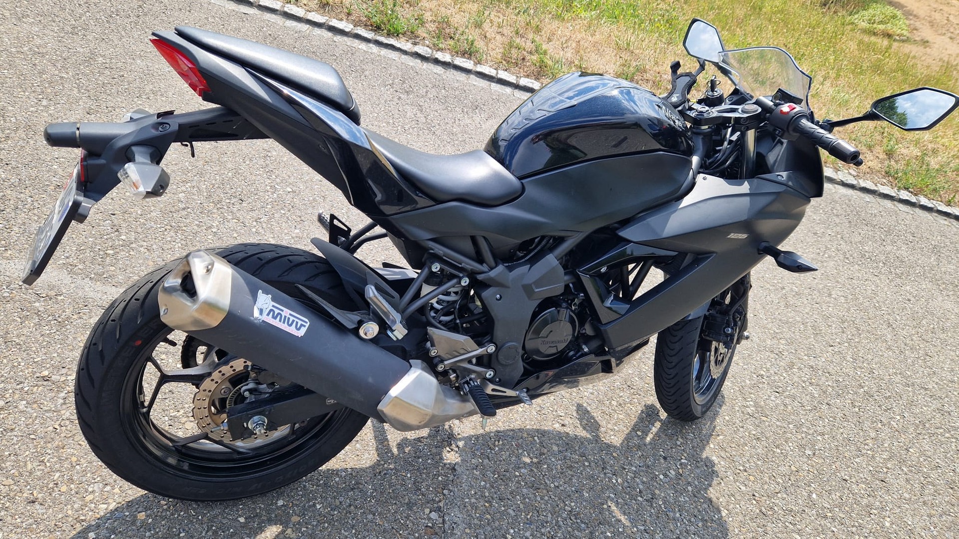 KAWASAKI Ninja 125-image-2