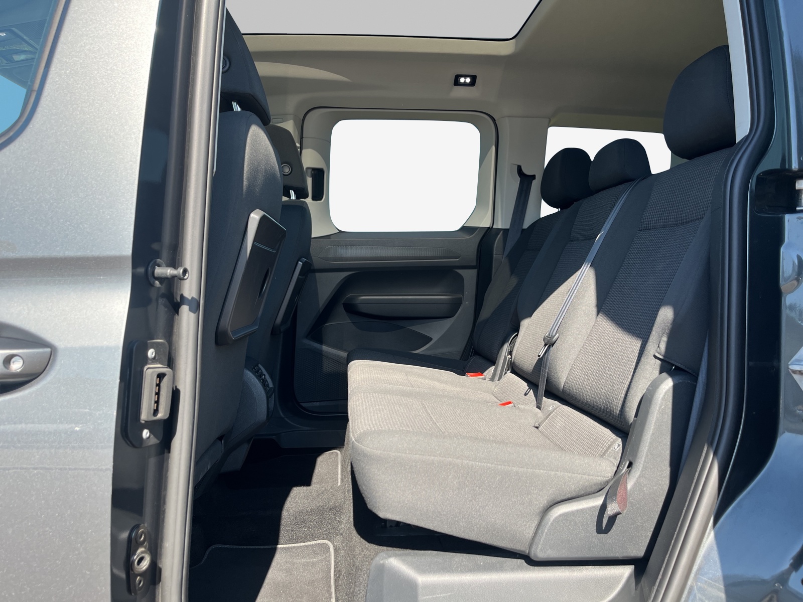 VW Caddy 2.0 TDI Liberty DSG-image-11