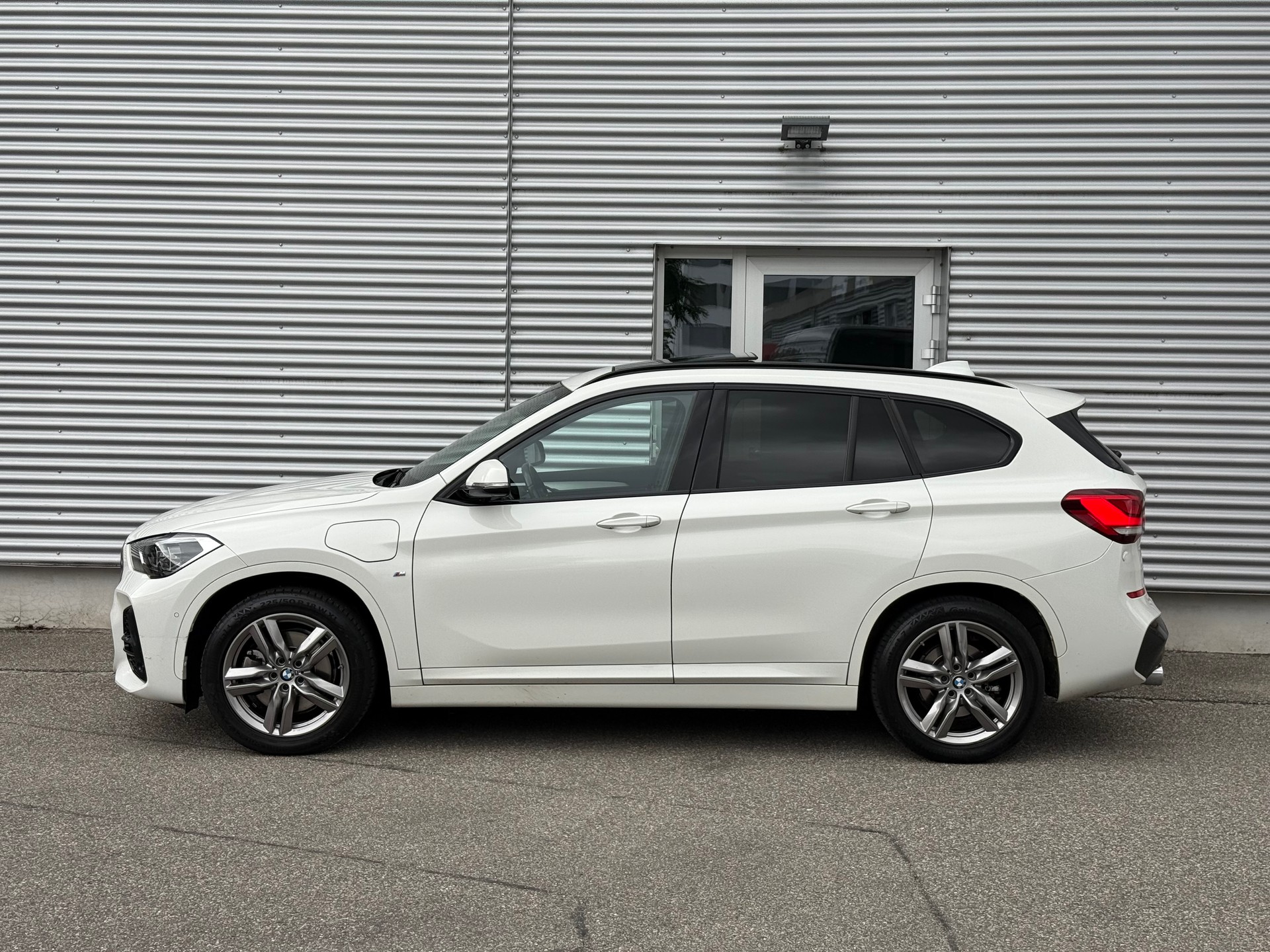 BMW X1 xDrive 25e M Sport Steptronic-showroom-element-1