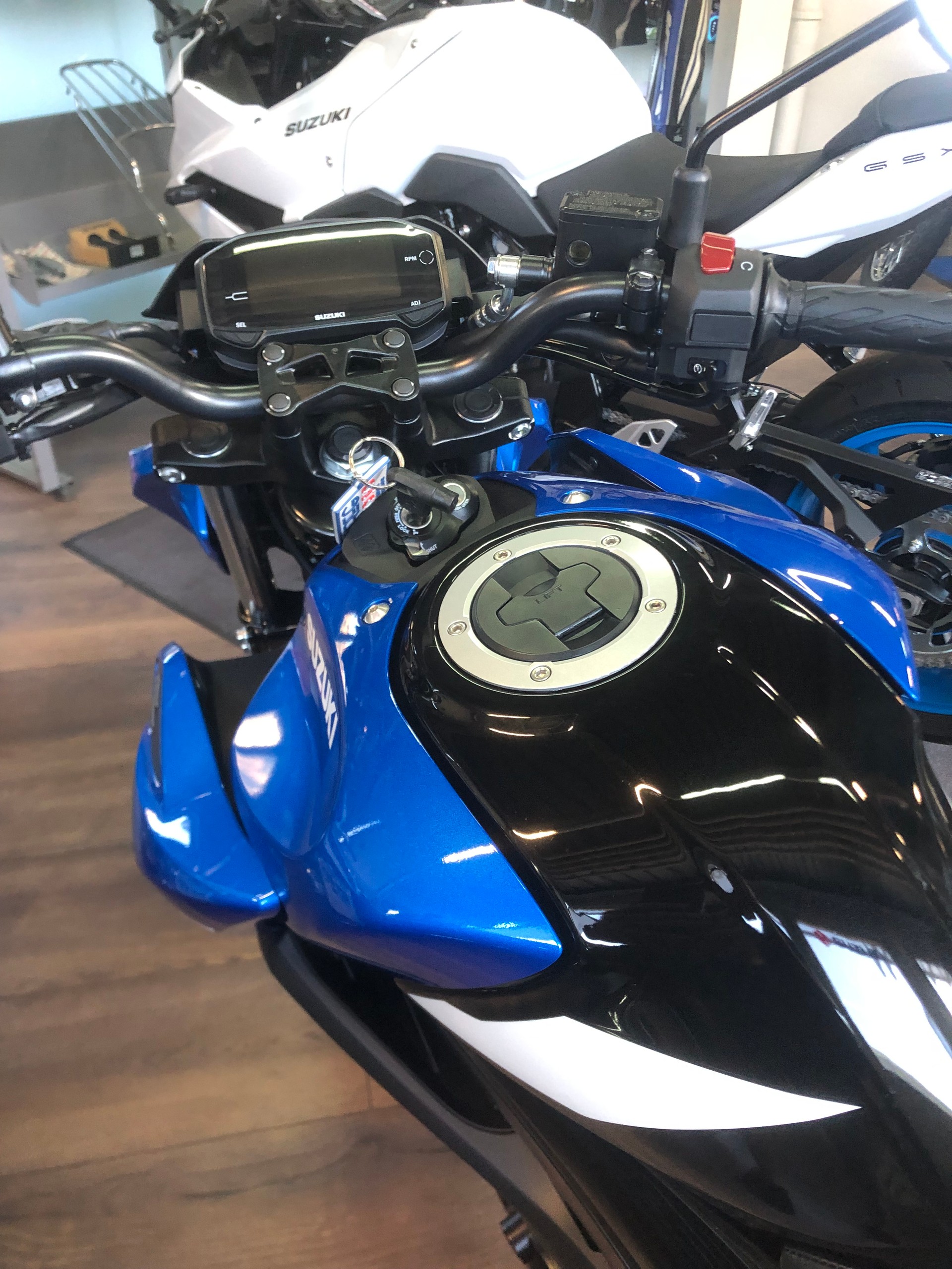 SUZUKI GSX-S 125-image-4