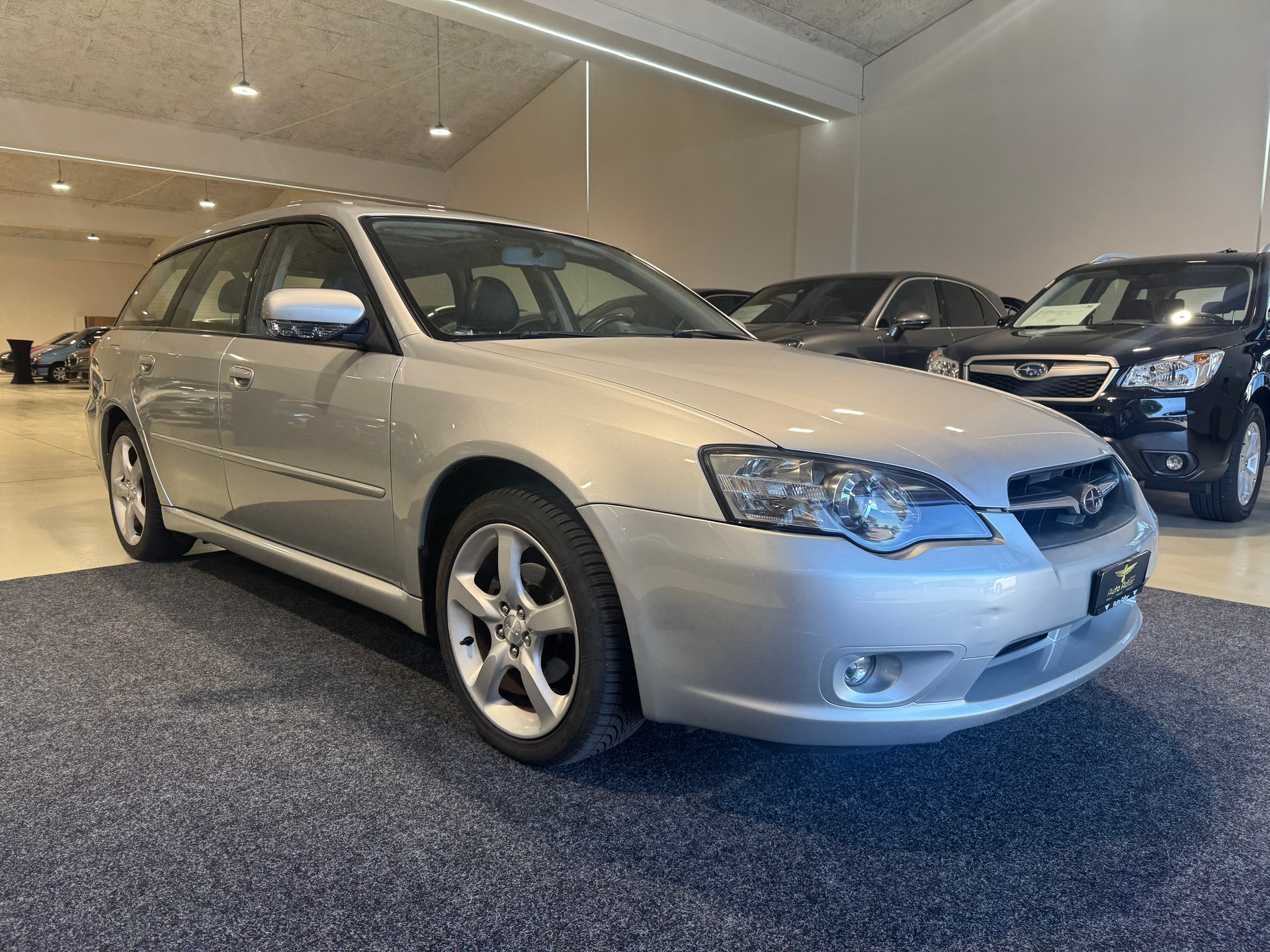 SUBARU Legacy 2.5i AWD Limited Automatic-showroom-element-2