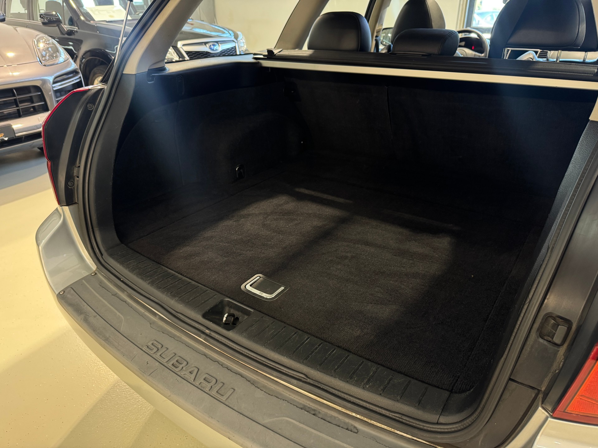 SUBARU Legacy 2.5i AWD Limited Automatic-image-8