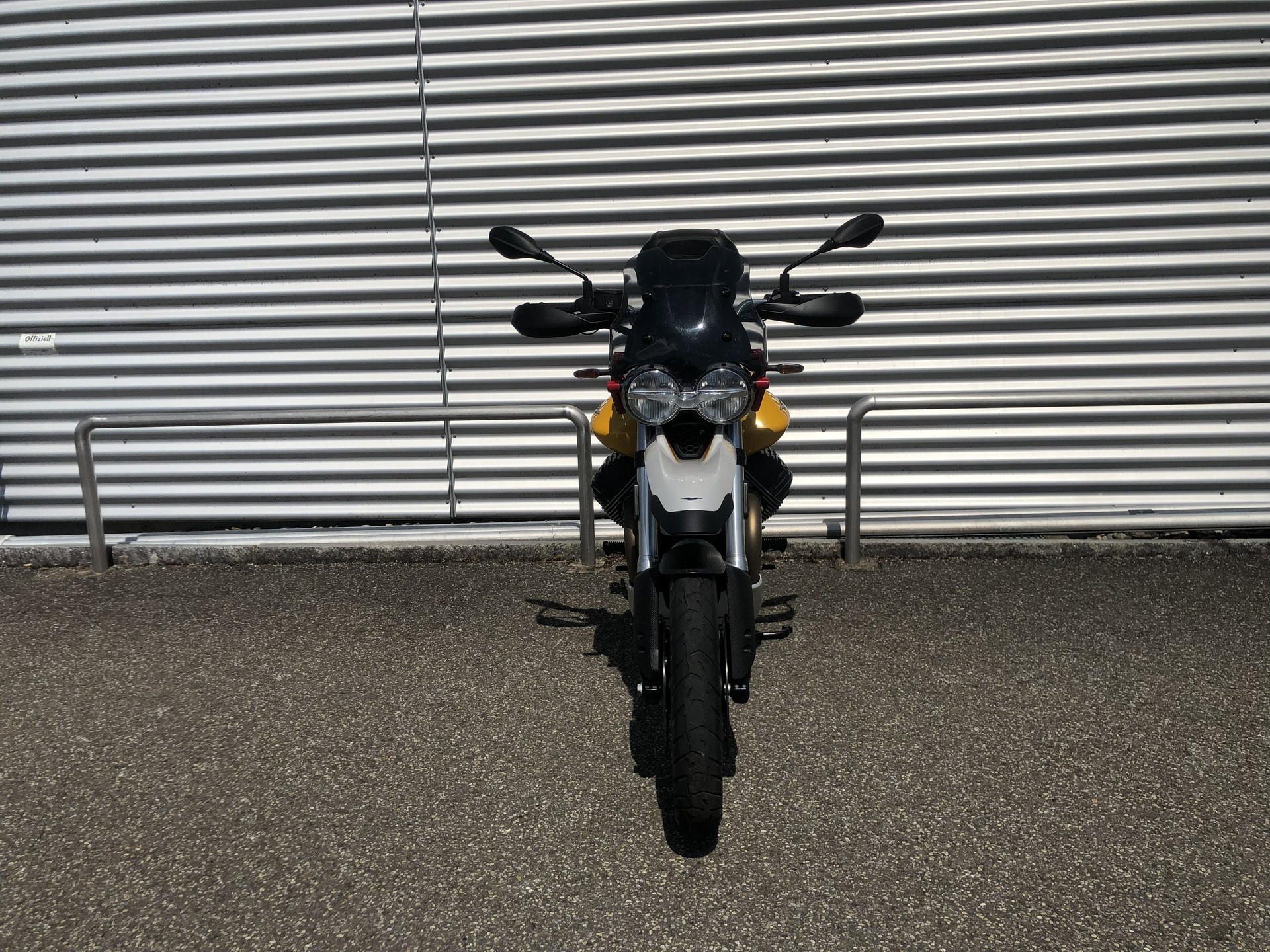 MOTO GUZZI V85 TT 850 Premium Graphics ABS-image-2