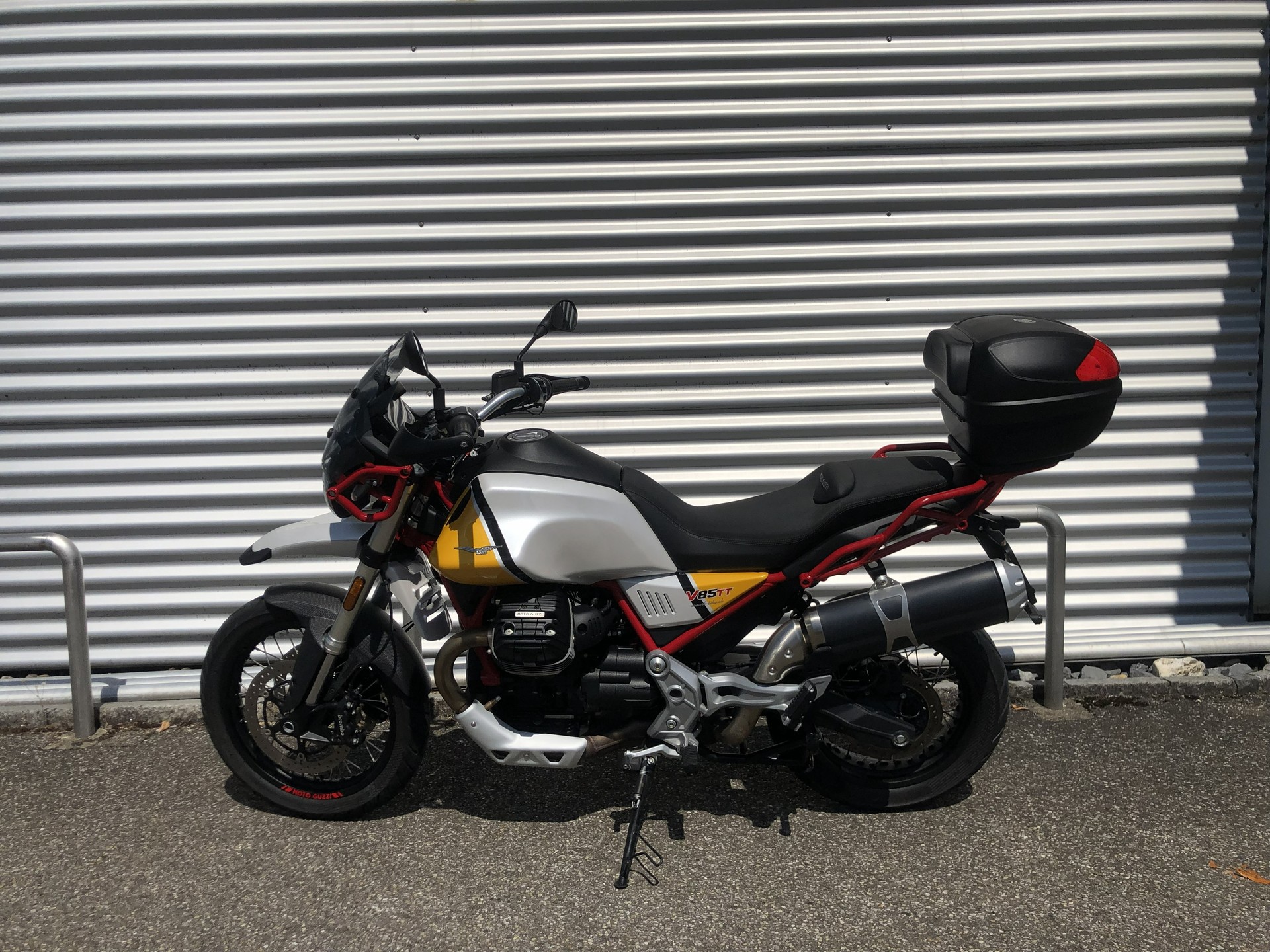 MOTO GUZZI V85 TT 850 Premium Graphics ABS-image-0