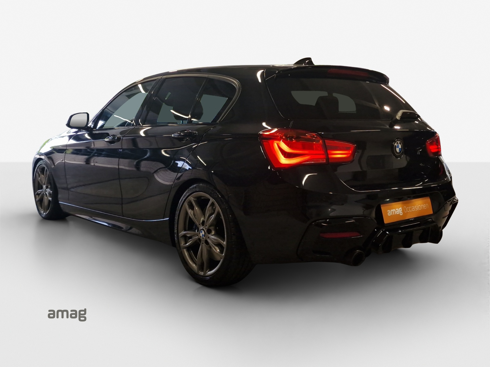 BMW M140i xDrive Steptronic-showroom-element-2