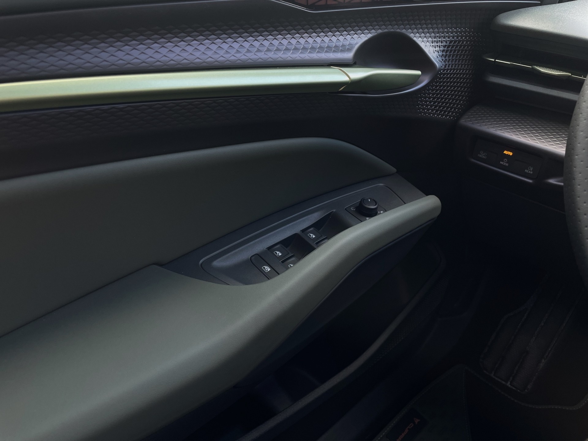 CUPRA Raval 52 kWh VZ Extreme Launch Edition-image-11