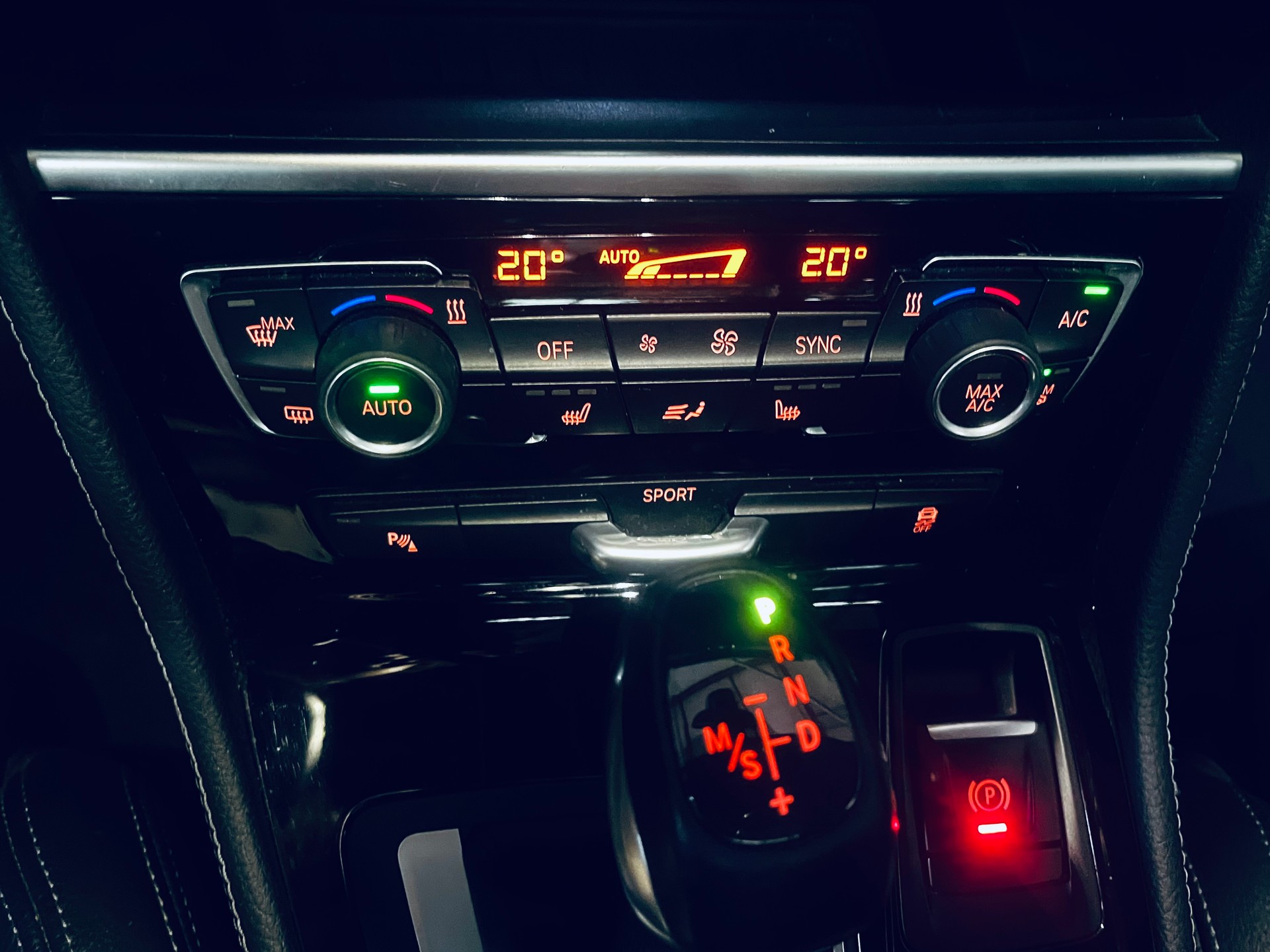 BMW 225i Active Tourer Sport Line Steptronic-image-23