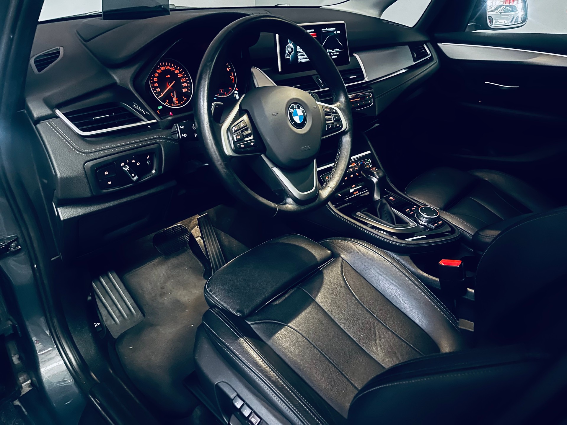 BMW 225i Active Tourer Sport Line Steptronic-image-12