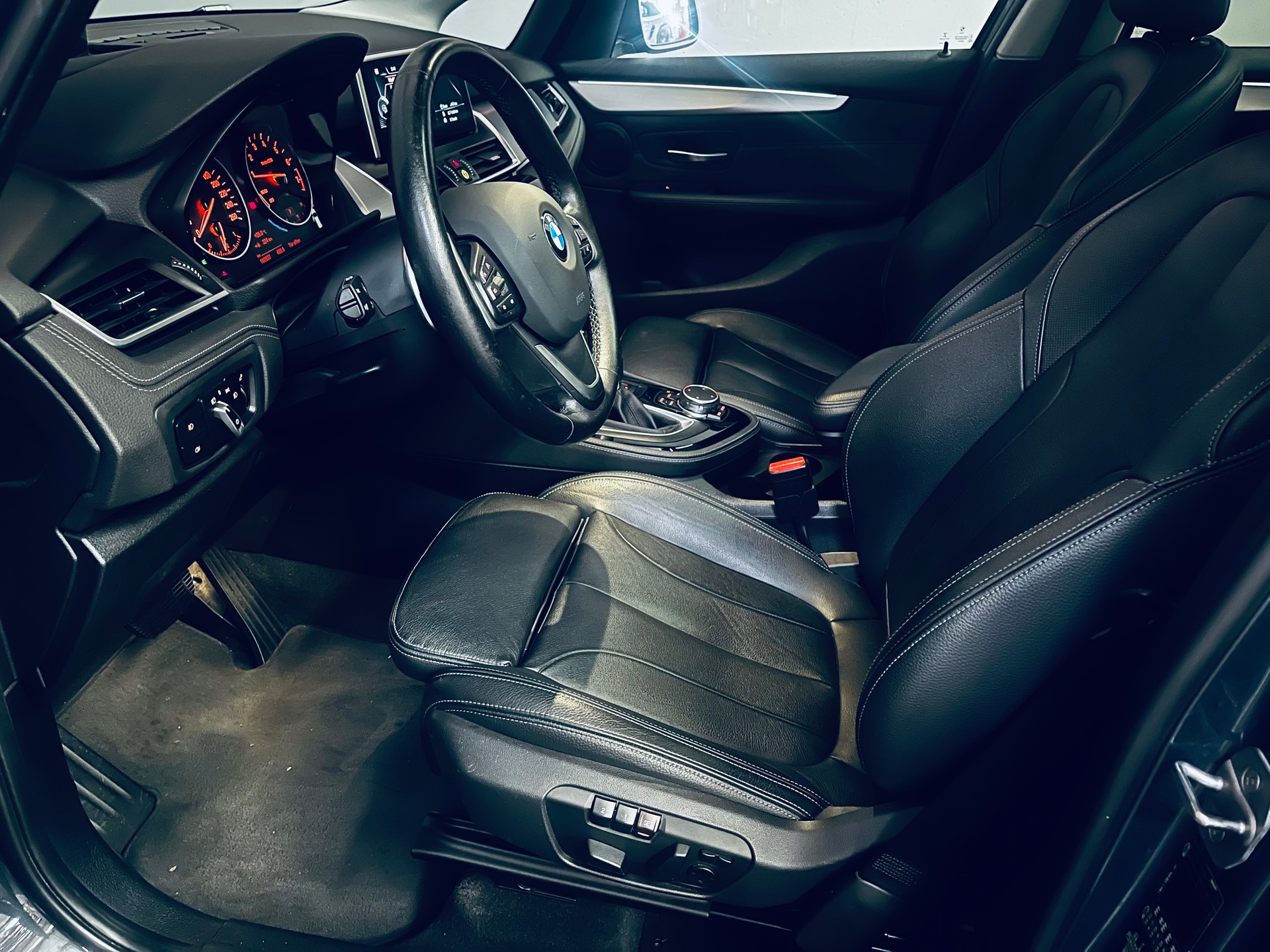 BMW 225i Active Tourer Sport Line Steptronic-image-11