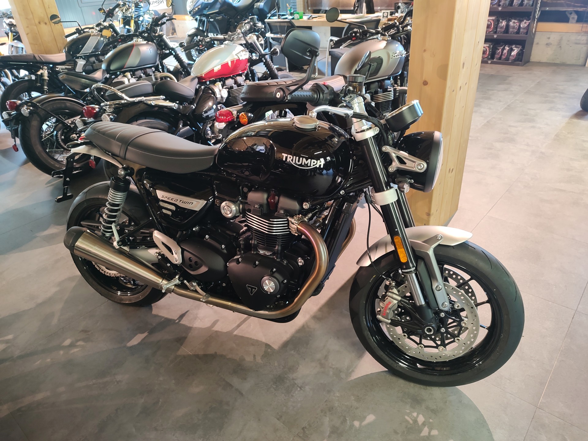 TRIUMPH Speed Twin 1200-image-1