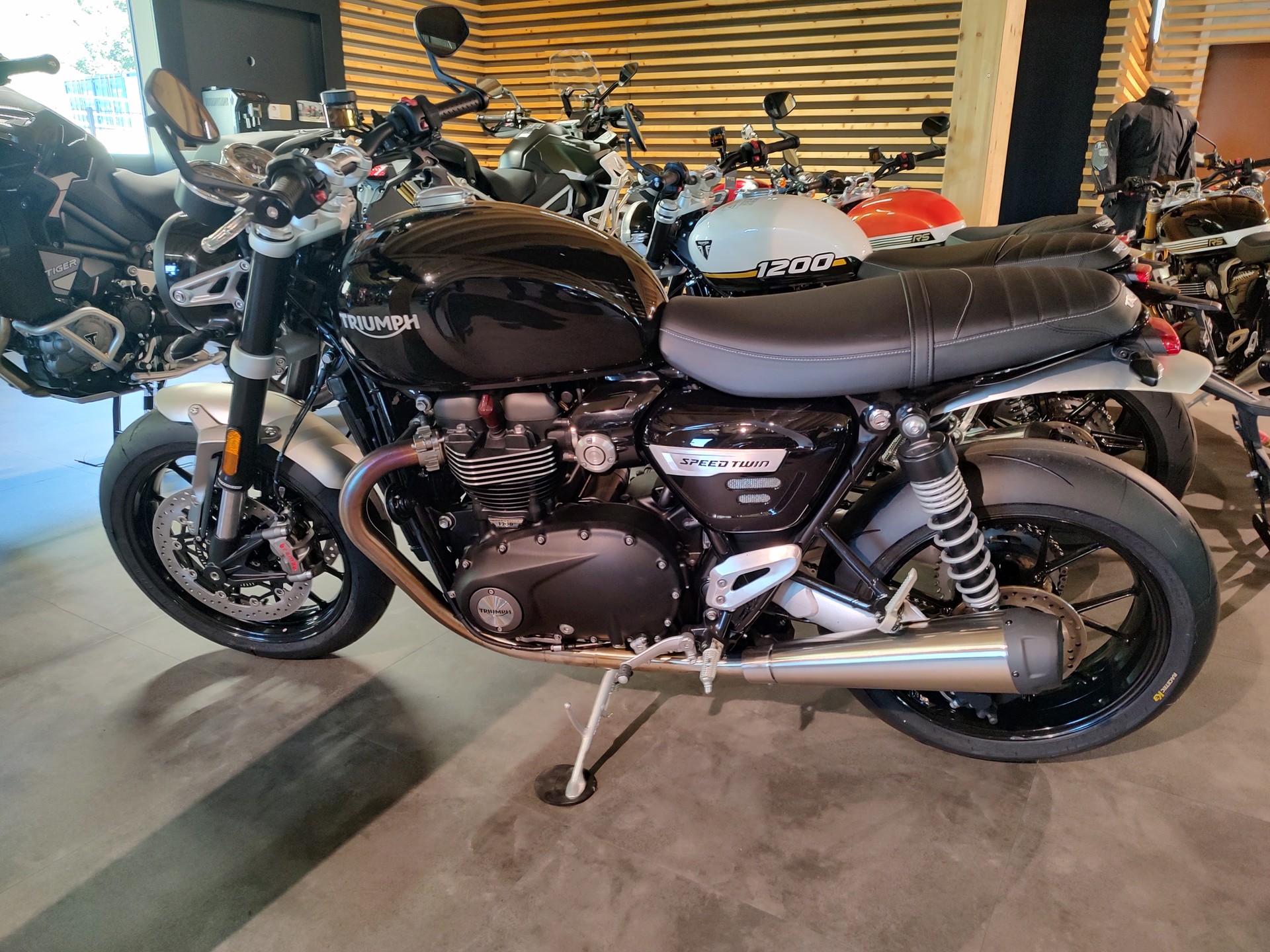 TRIUMPH Speed Twin 1200-image-2