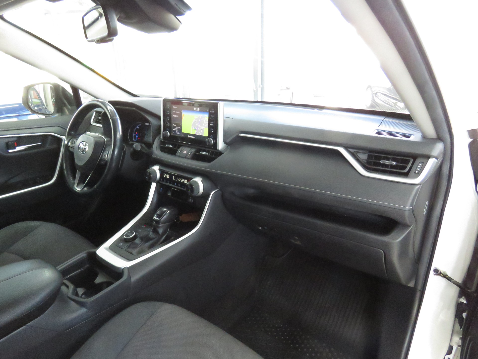 TOYOTA RAV-4 2.5 HSD Trend e-CVT 4WD Automat, Fixpreis !!!-image-9