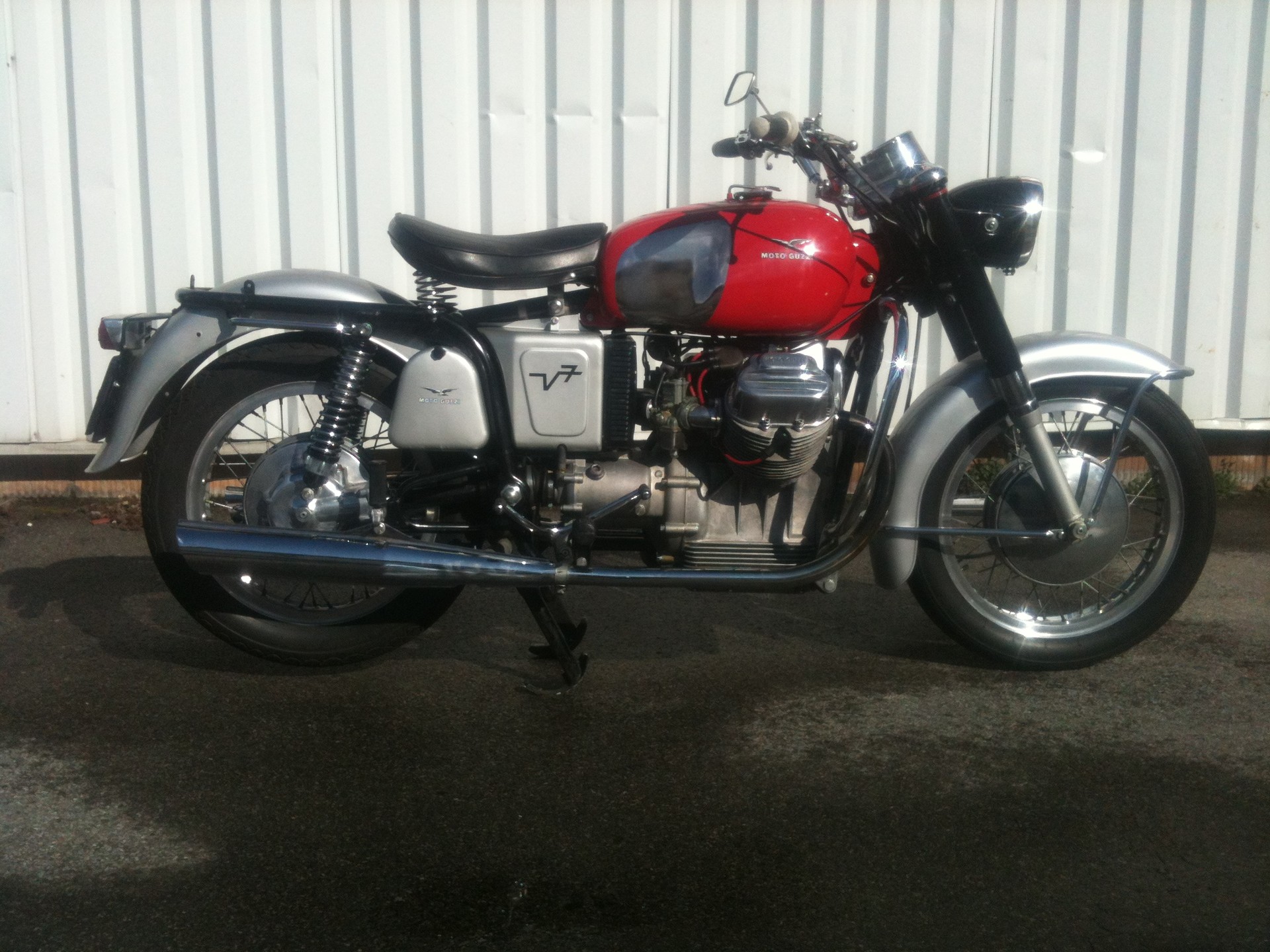 MOTO GUZZI V7 - 700 1er série-image-0