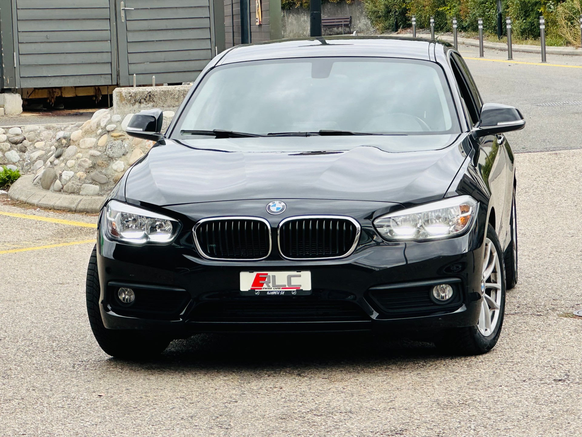 BMW 116i Business-showroom-element-1