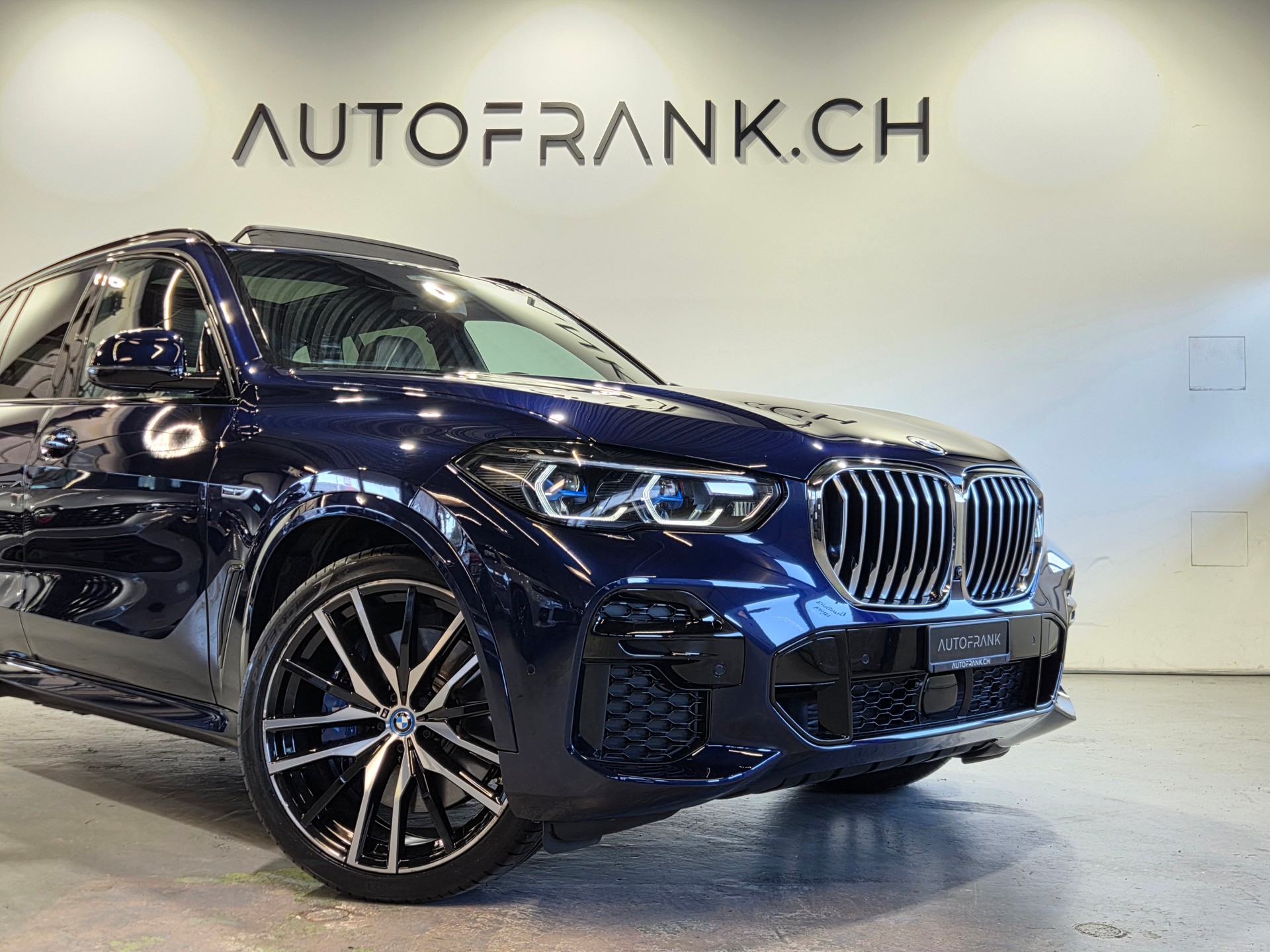 BMW X5 45e xDrive M-Sport-showroom-element-2
