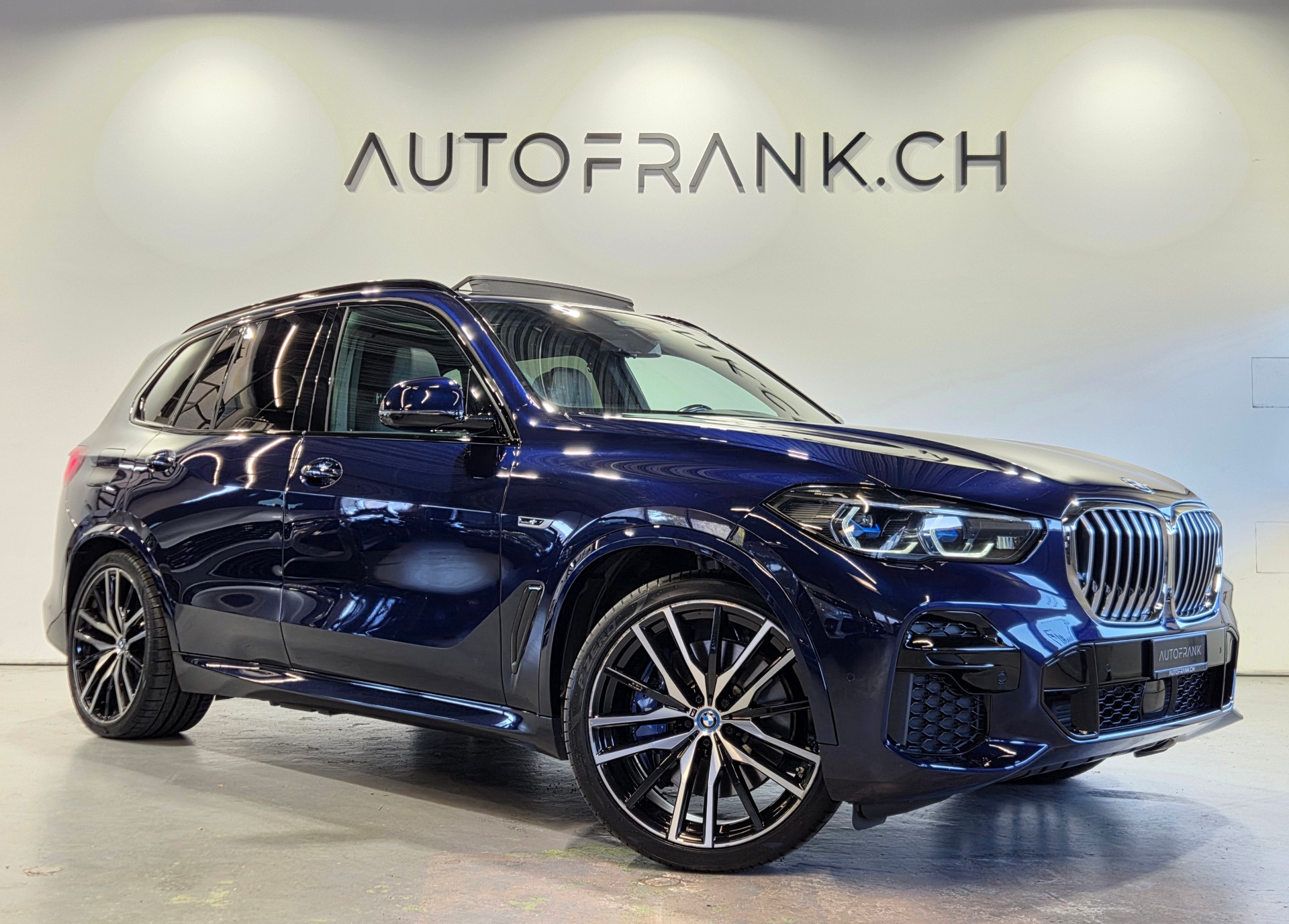 BMW X5 45e xDrive M-Sport-showroom-element-3