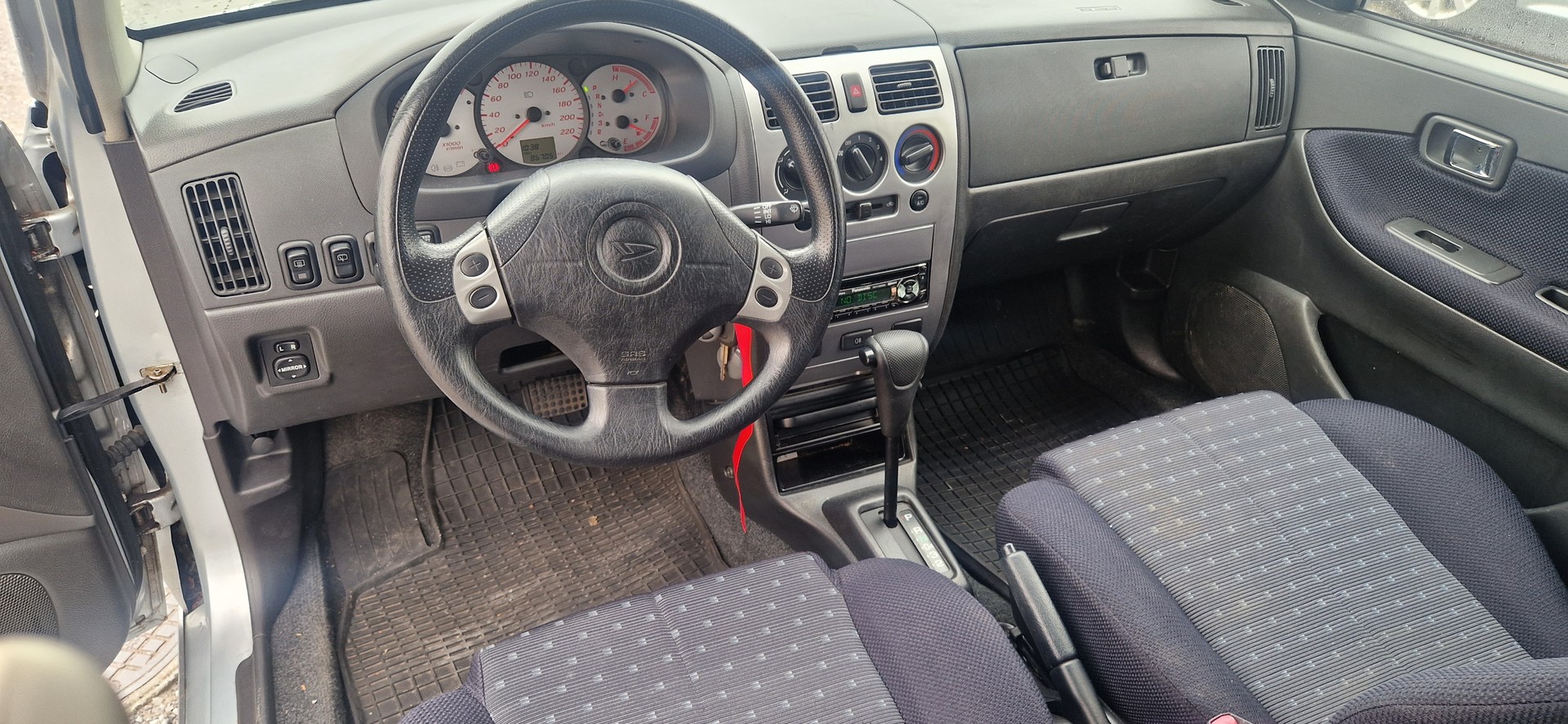DAIHATSU Sirion 1.3 4x4 V-Line-image-6