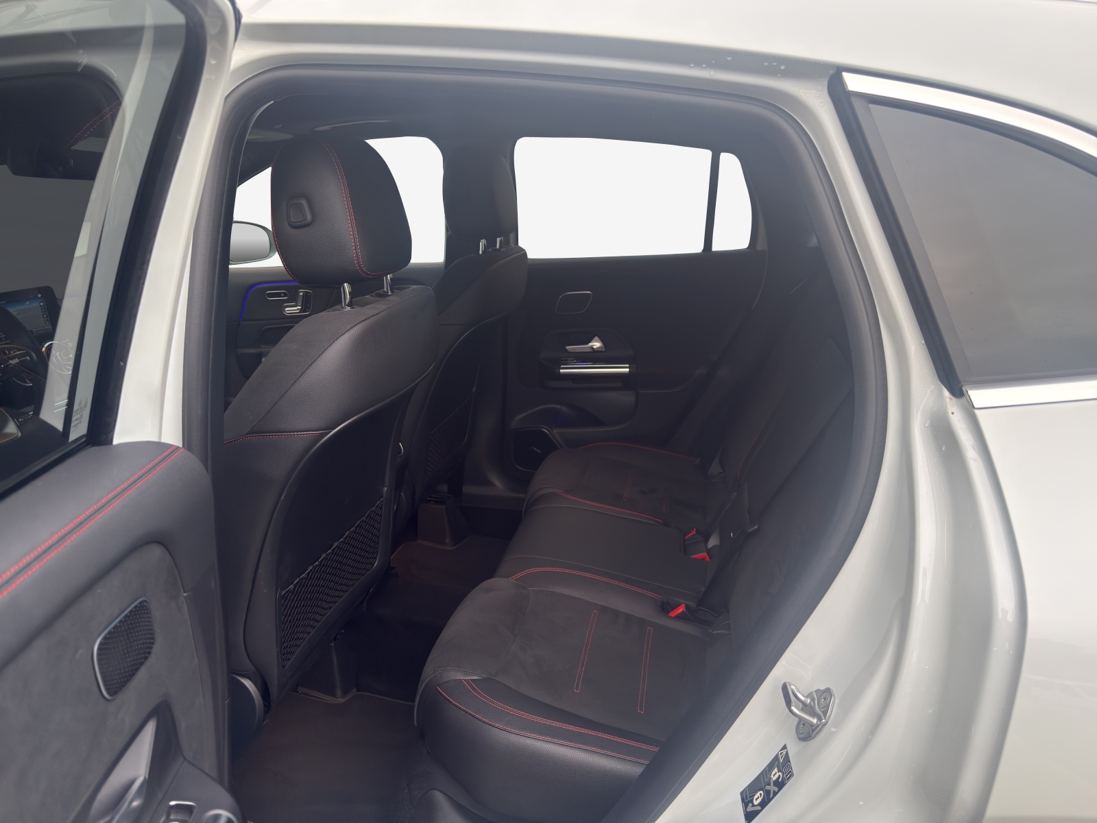 MERCEDES-BENZ GLA 250 4Matic AMG Line 8G-DCT-image-11