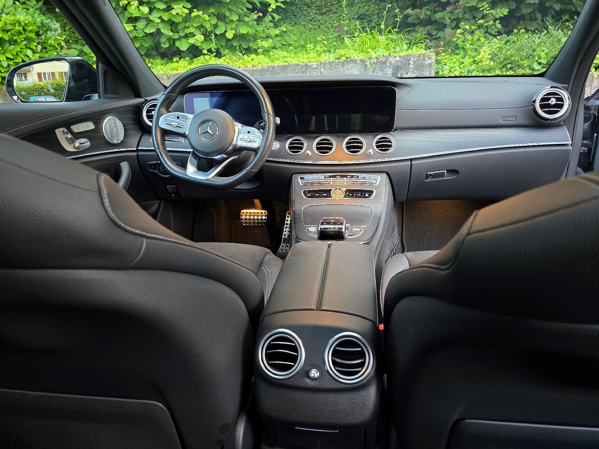 MERCEDES-BENZ E 200 AMG Line 4Matic 9G-Tronic-image-9