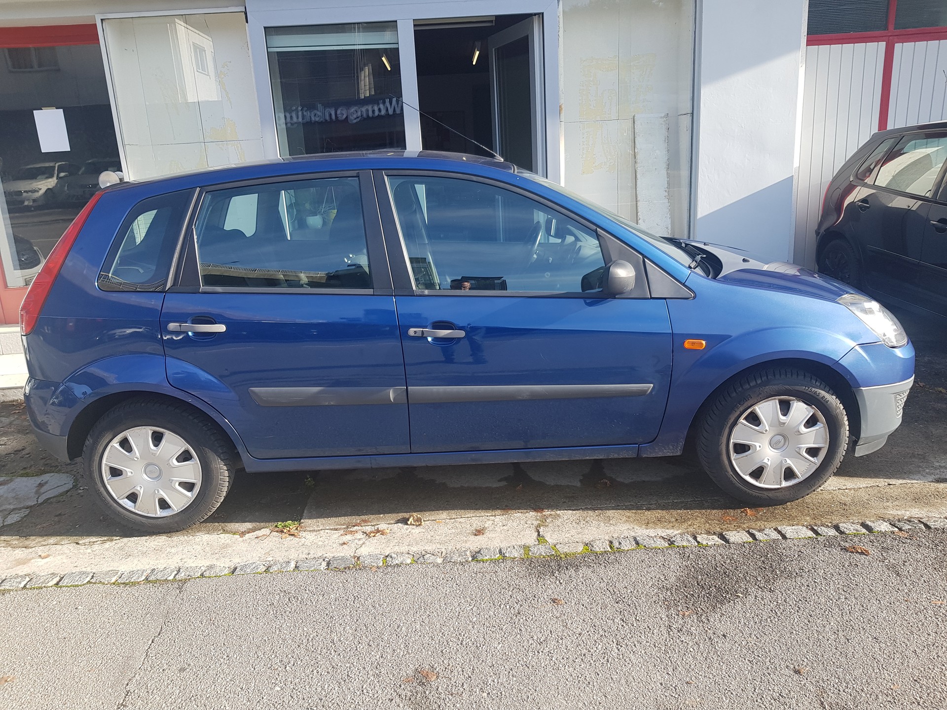 FORD Fiesta 1.25 16V Ambiente-image-1