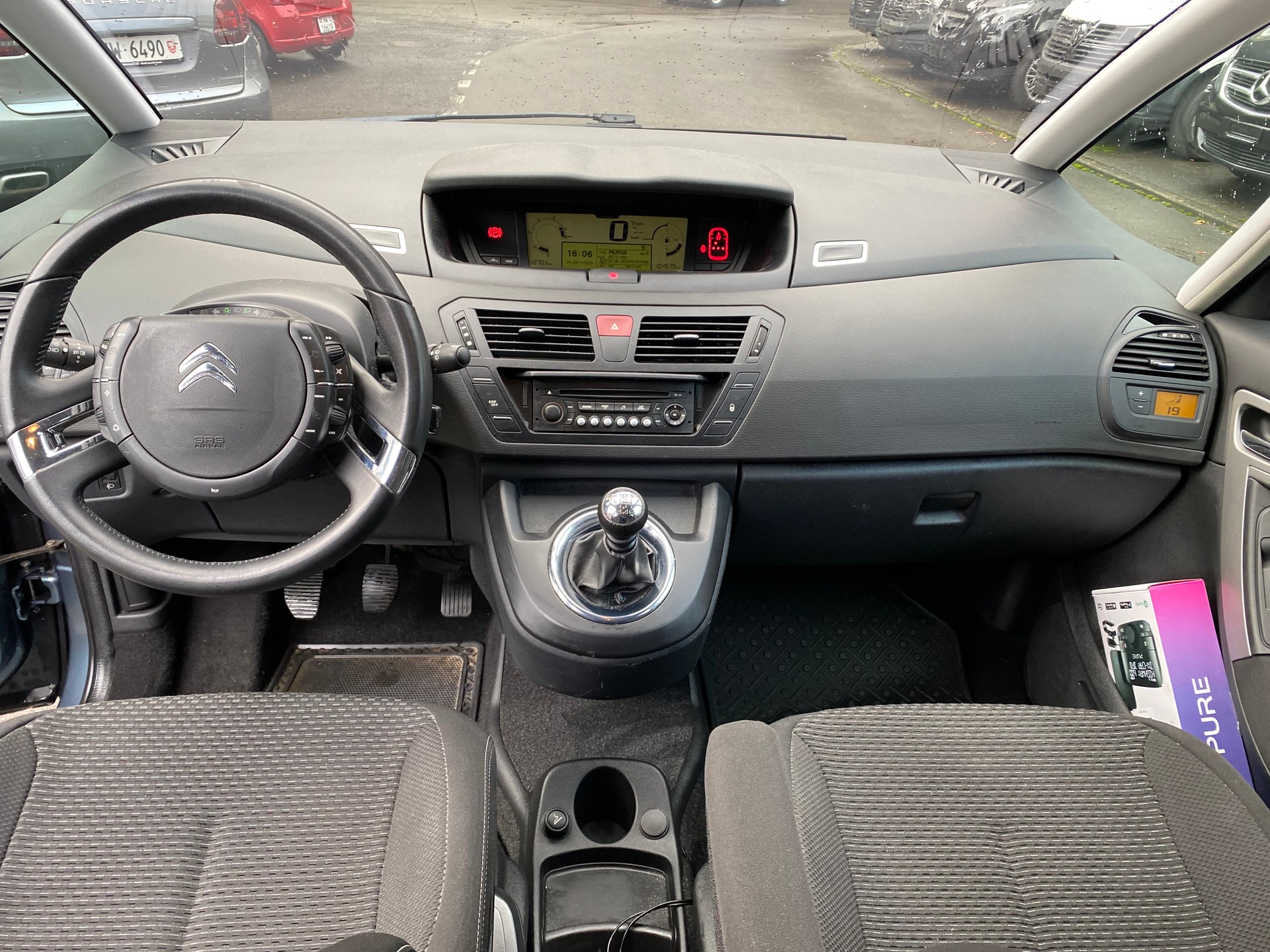 CITROEN C4 Grand Picasso 1.6 HDI 16V Swiss Style-image-4
