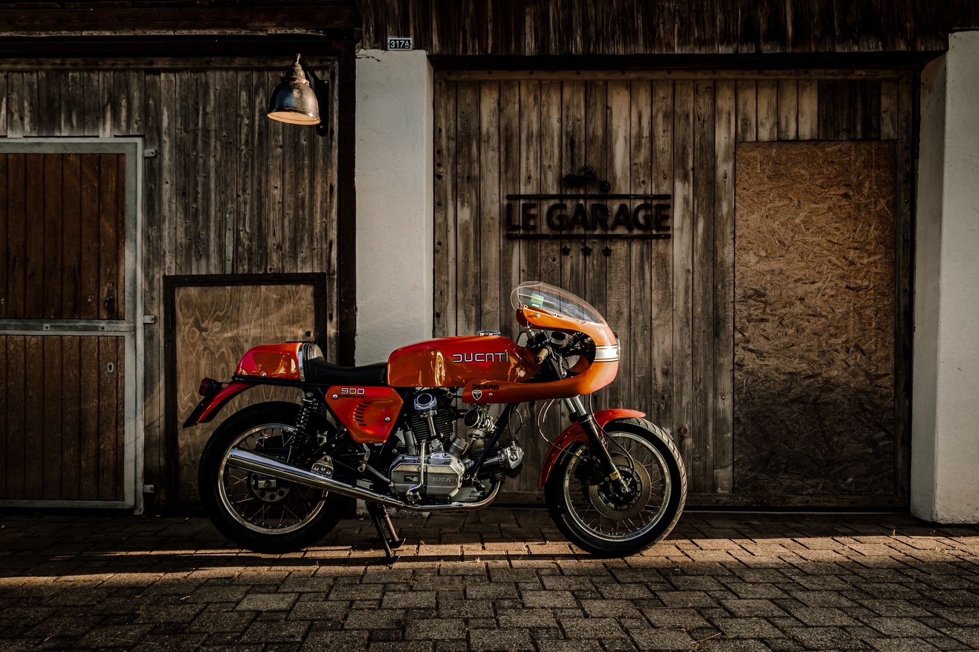 DUCATI 900 SS-image-1