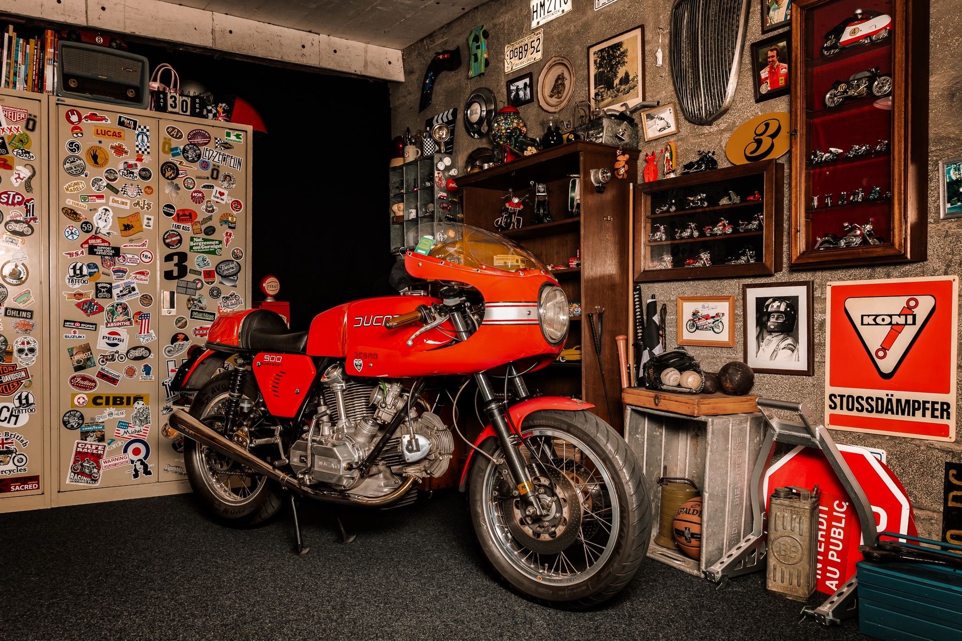 DUCATI 900 SS